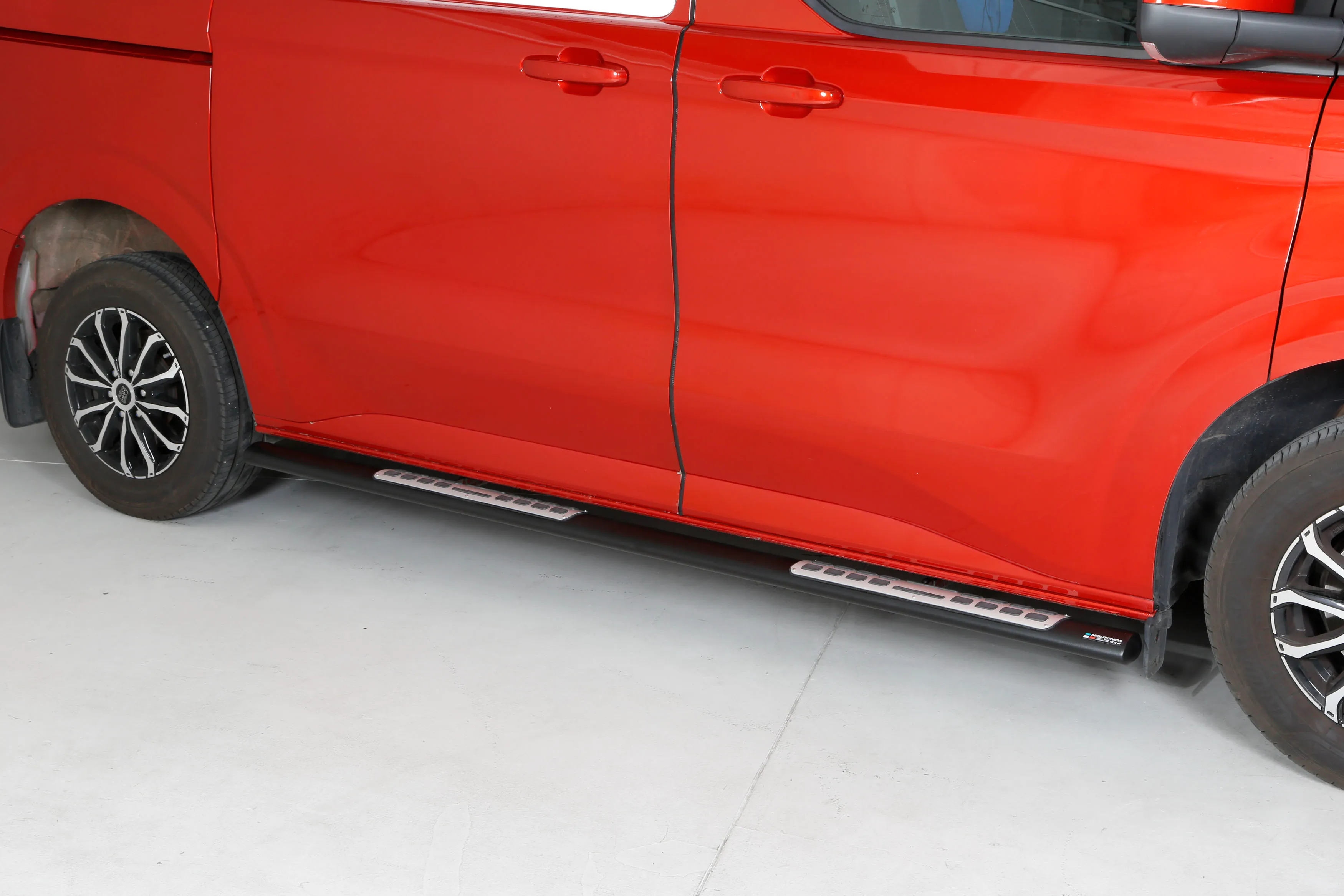 Stigtrinn Ford Transit Custom II / Tourneo Custom II 2023 -> │ L1 - Black Edition