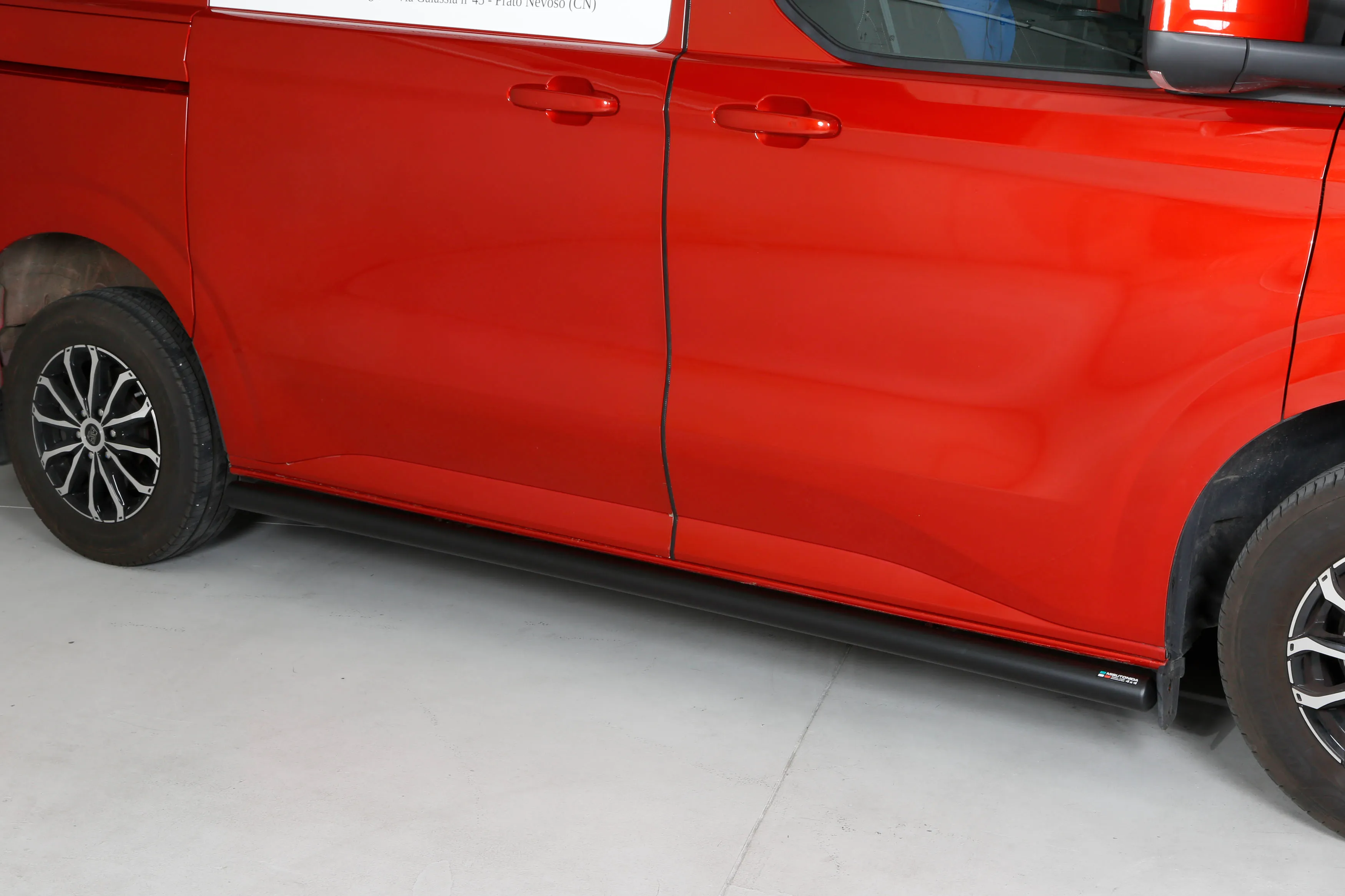 Stigtrinn Ford Transit Custom II / Tourneo Custom II 2023 -> │ L1 - Black Edition