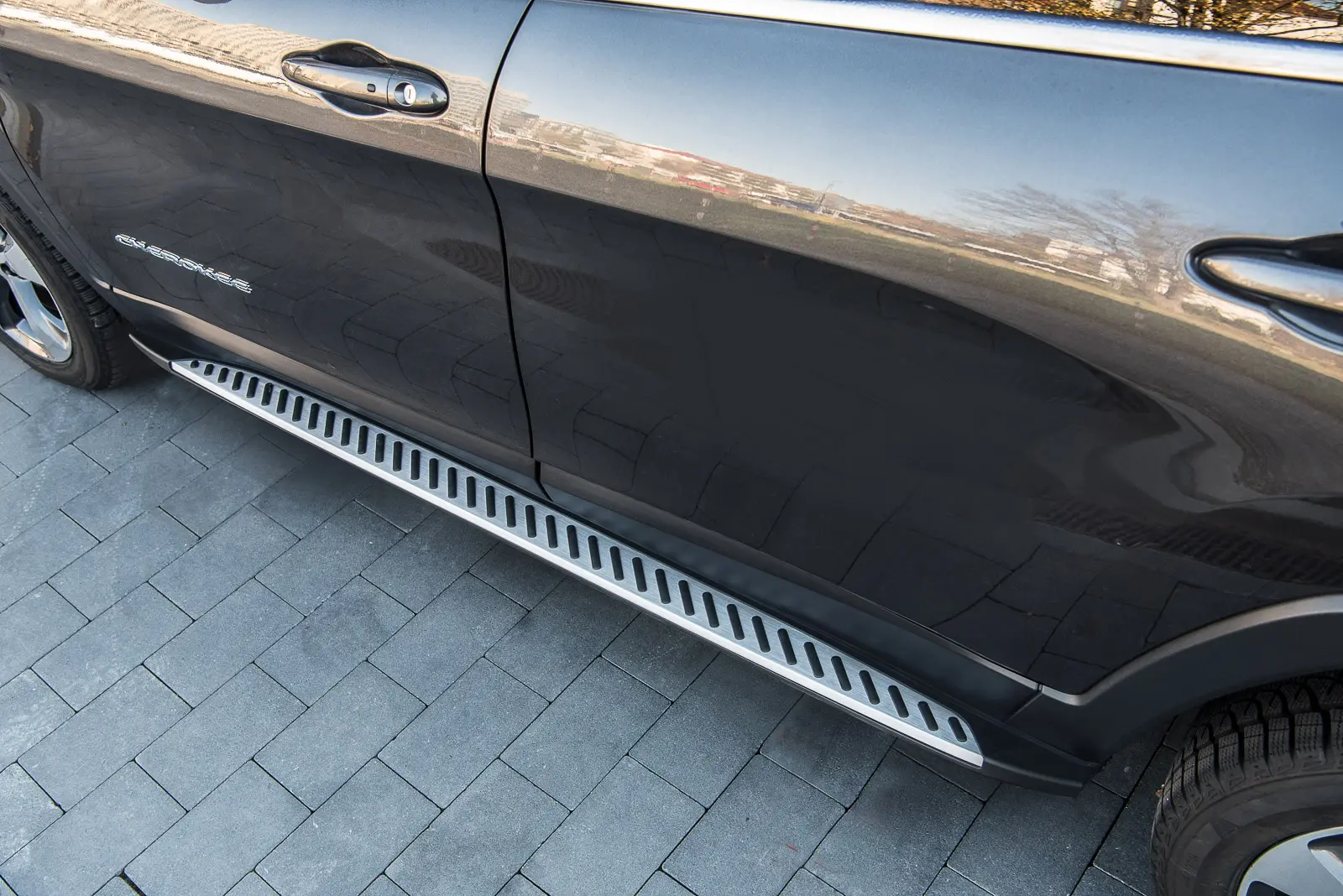 Stigtrinn Jeep Cherokee V 2013 - 2023