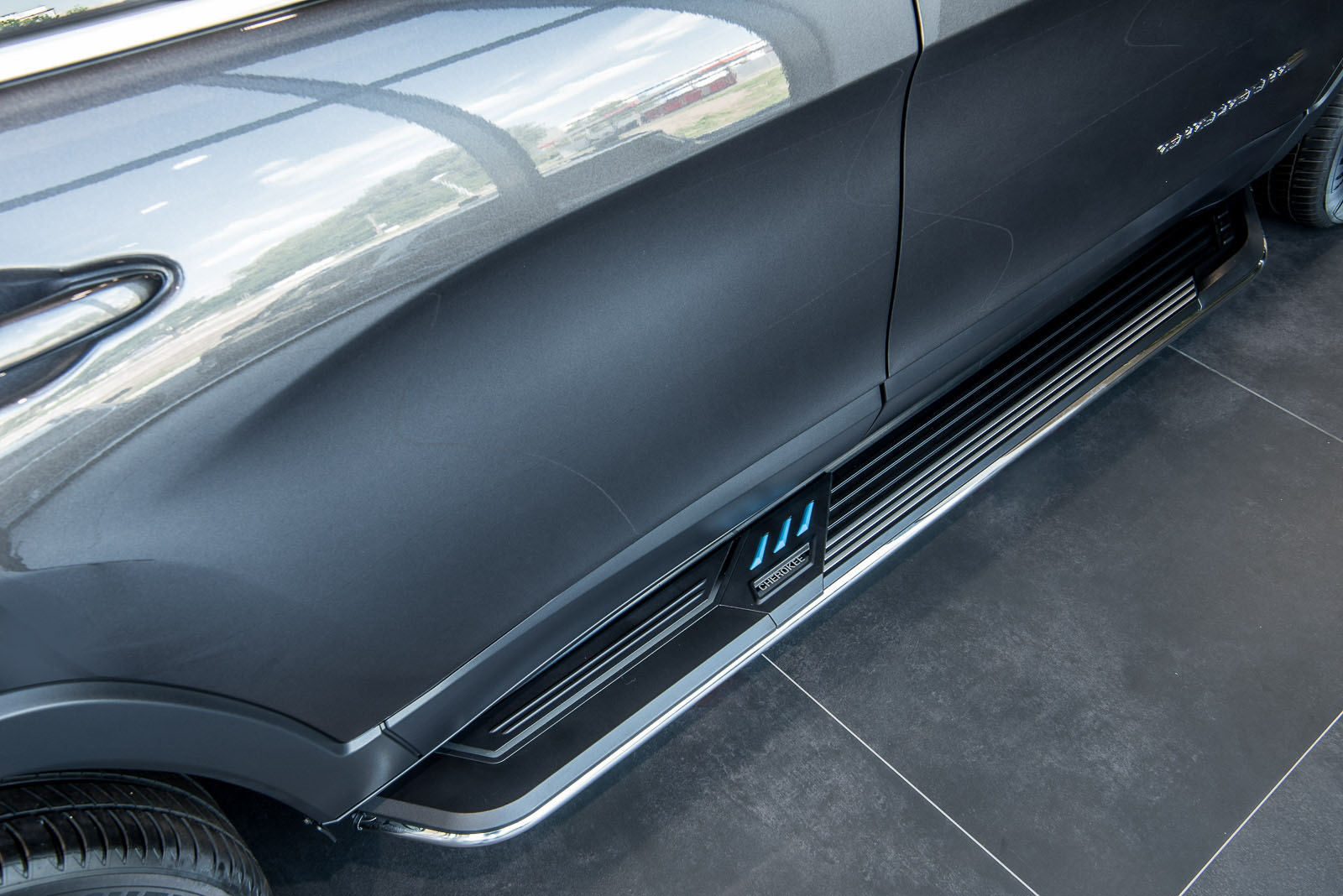 Stigtrinn Jeep Cherokee V 2013 - 2023