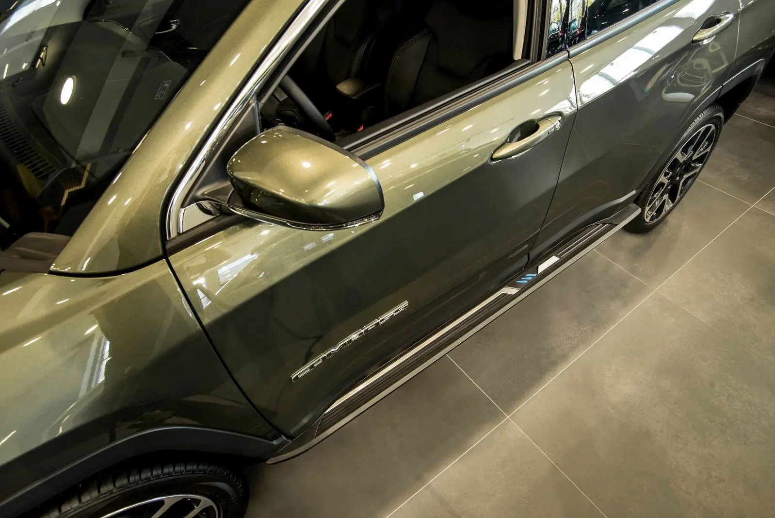 Stigtrinn Jeep Compass II 2016 - 2020 – bilde 4