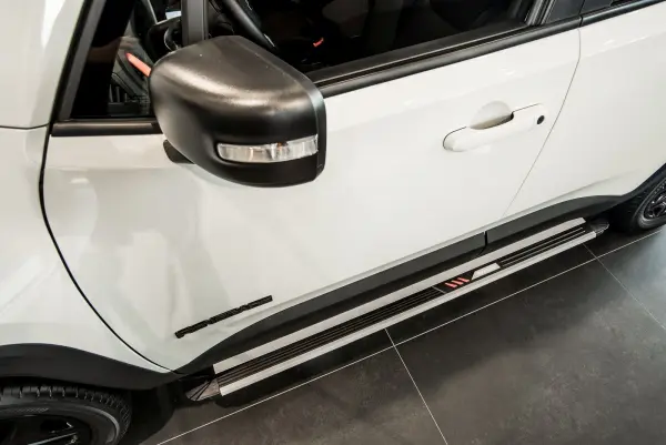 Stigtrinn Jeep Renegade 2014 ->