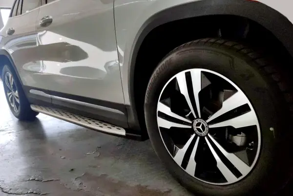 Stigtrinn Mercedes-Benz GLA H247 2019 ->