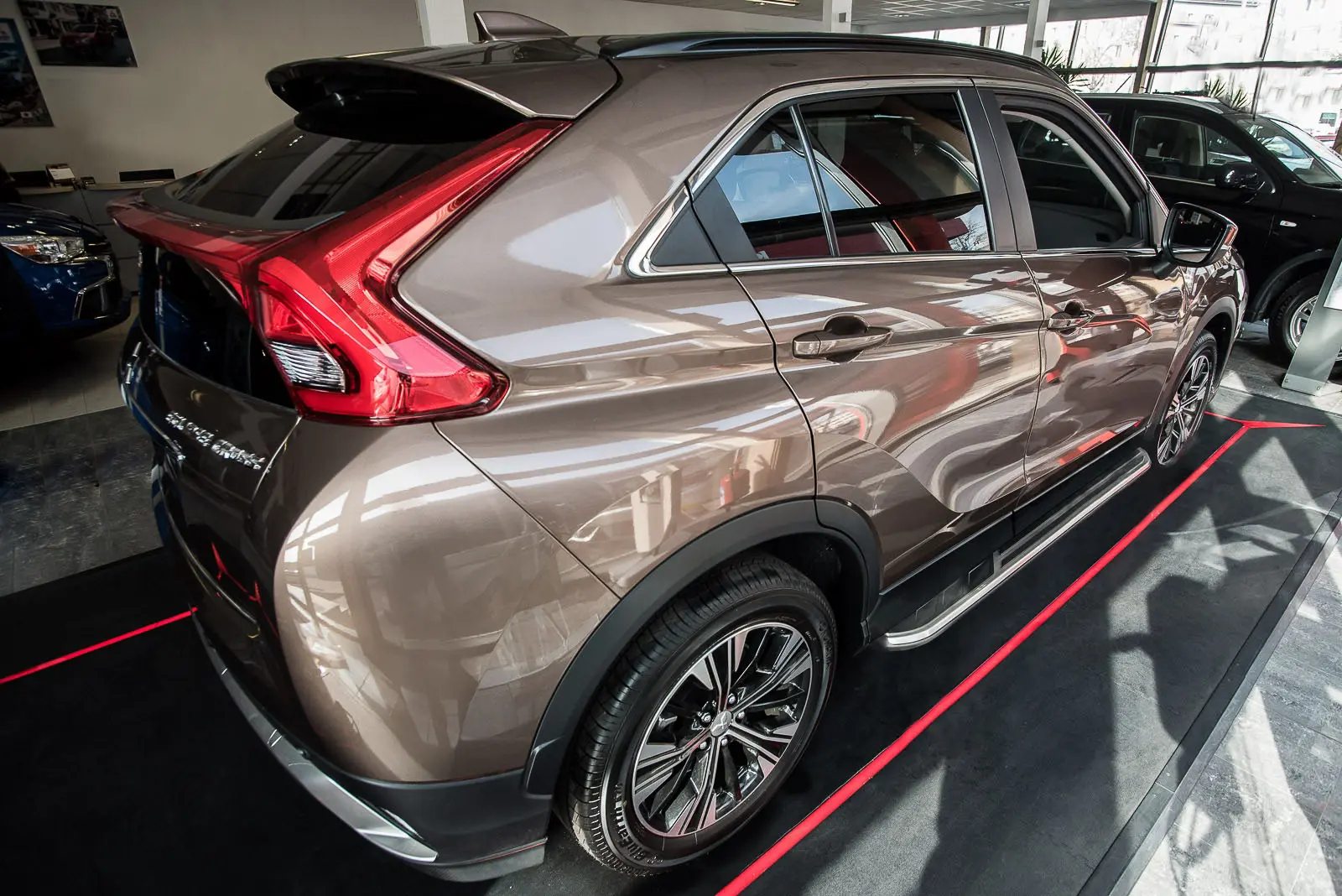 Stigtrinn Mitsubishi Eclipse Cross 2018-> – bilde 2