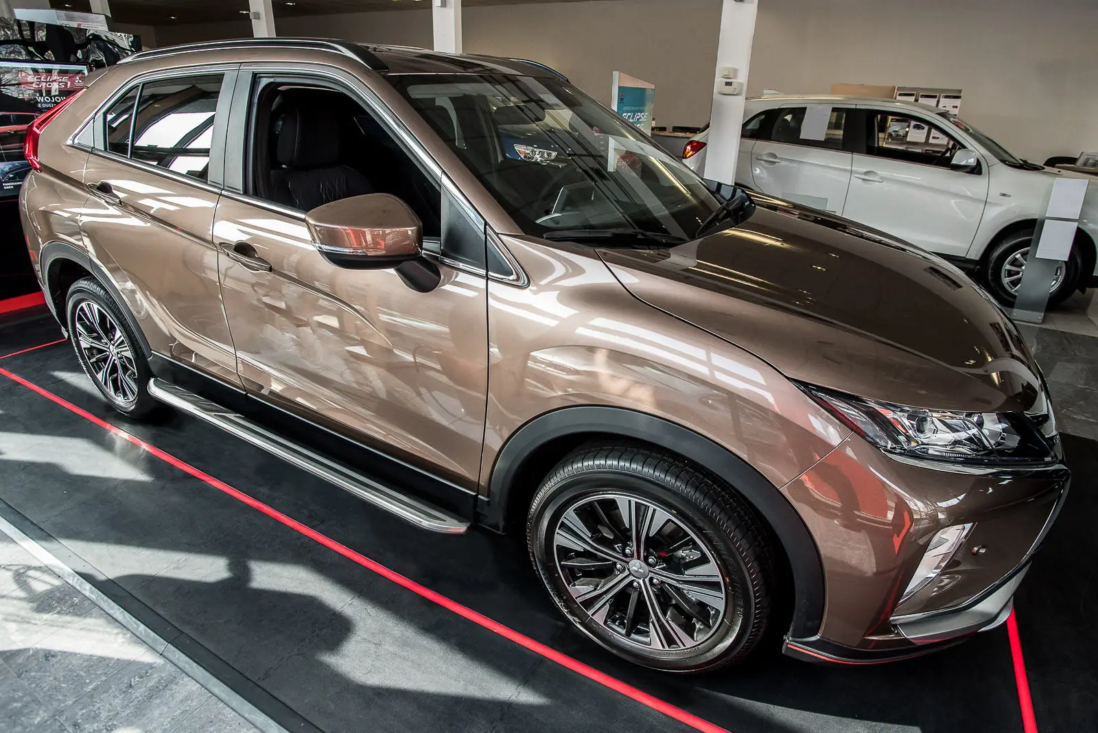 Stigtrinn Mitsubishi Eclipse Cross 2018-> – bilde 3