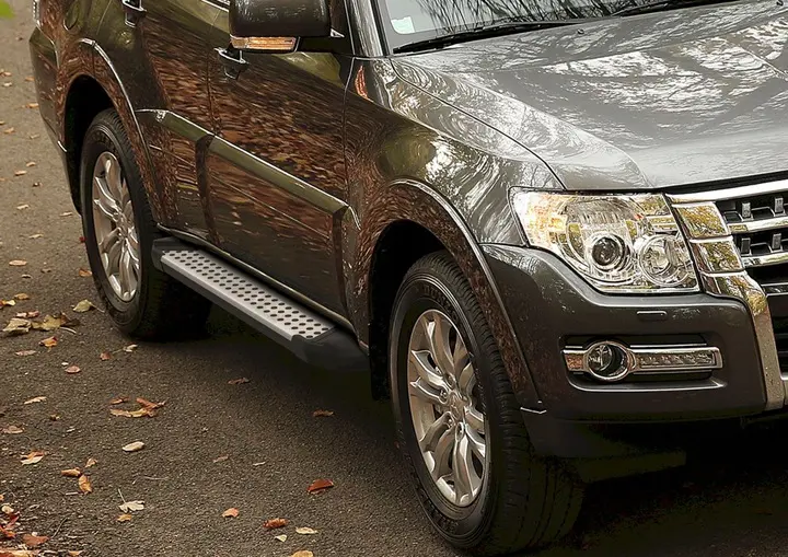 Stigtrinn Mitsubishi Pajero IV 2006 - 2015