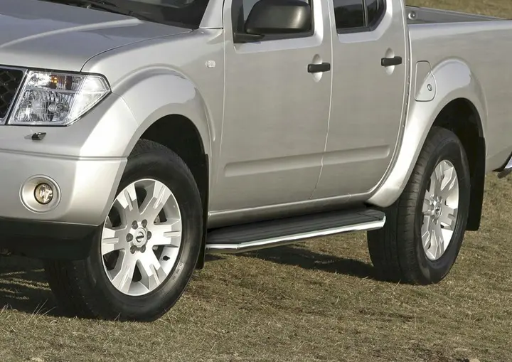 Stigtrinn Nissan Navara III (D40) 2005 - 2015