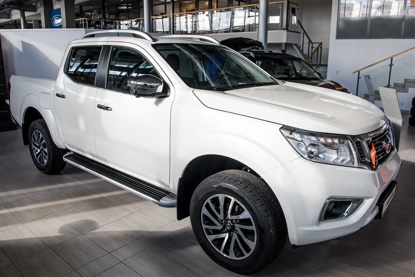 Stigtrinn Nissan Navara IV (NP300) 2014 - 2022 – bilde 2