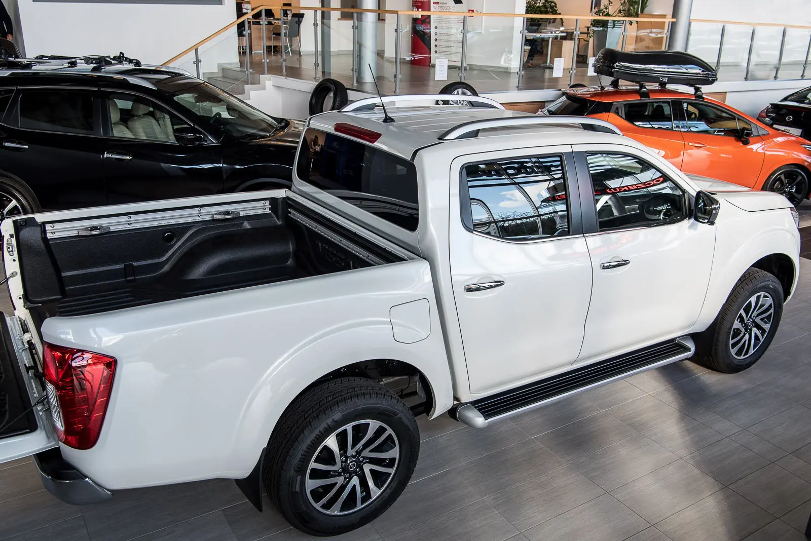 Stigtrinn Nissan Navara IV (NP300) 2014 - 2022 – bilde 3