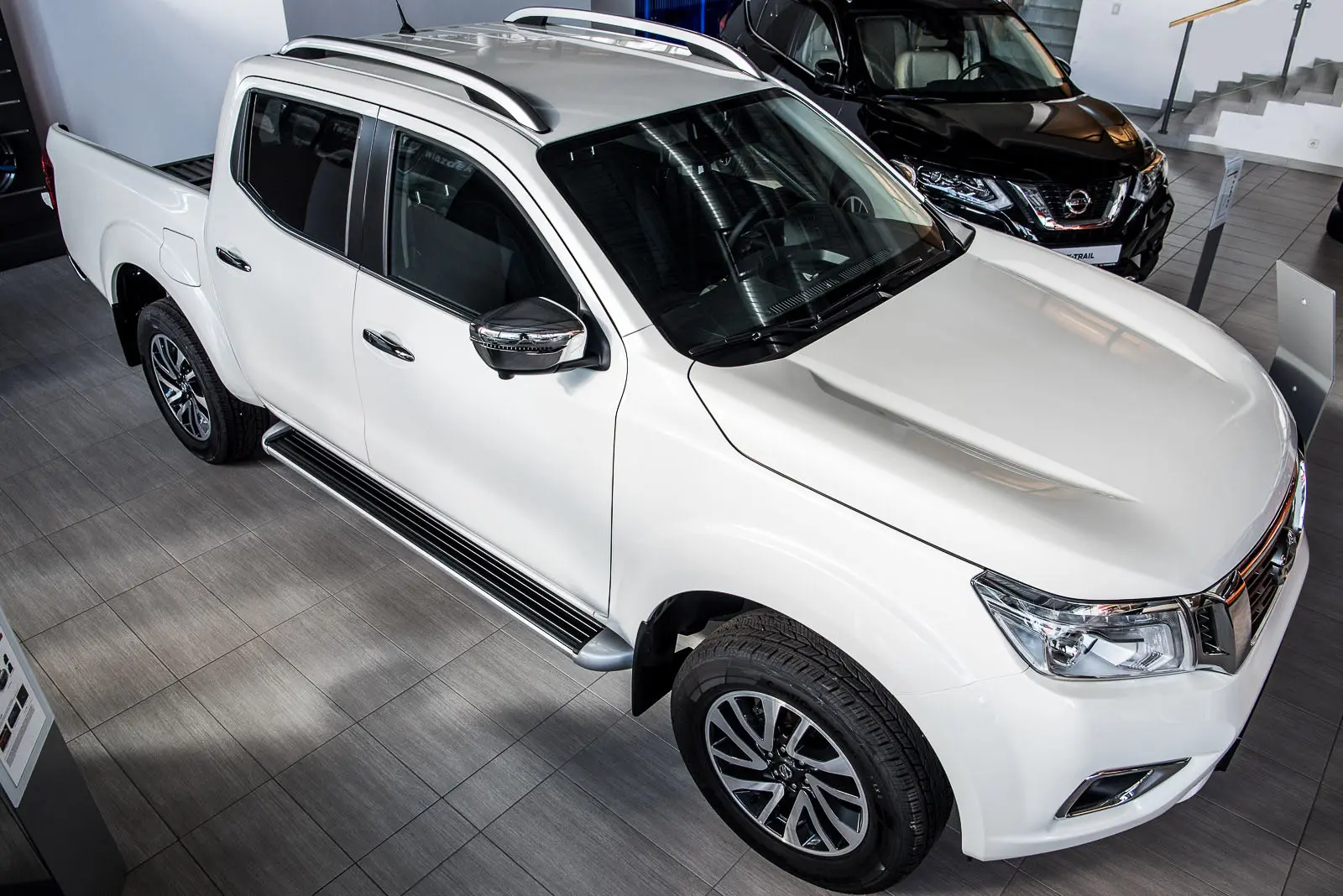 Stigtrinn Nissan Navara IV (NP300) 2014 - 2022 – bilde 4