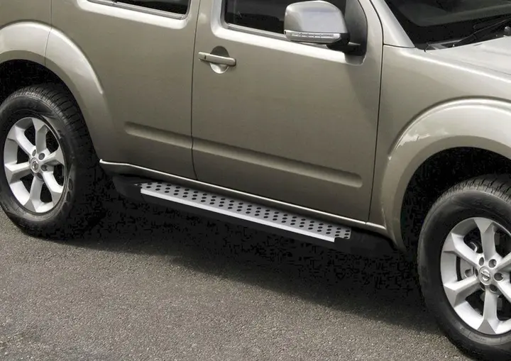 Stigtrinn Nissan Pathfinder III (R51) 2004 - 2014