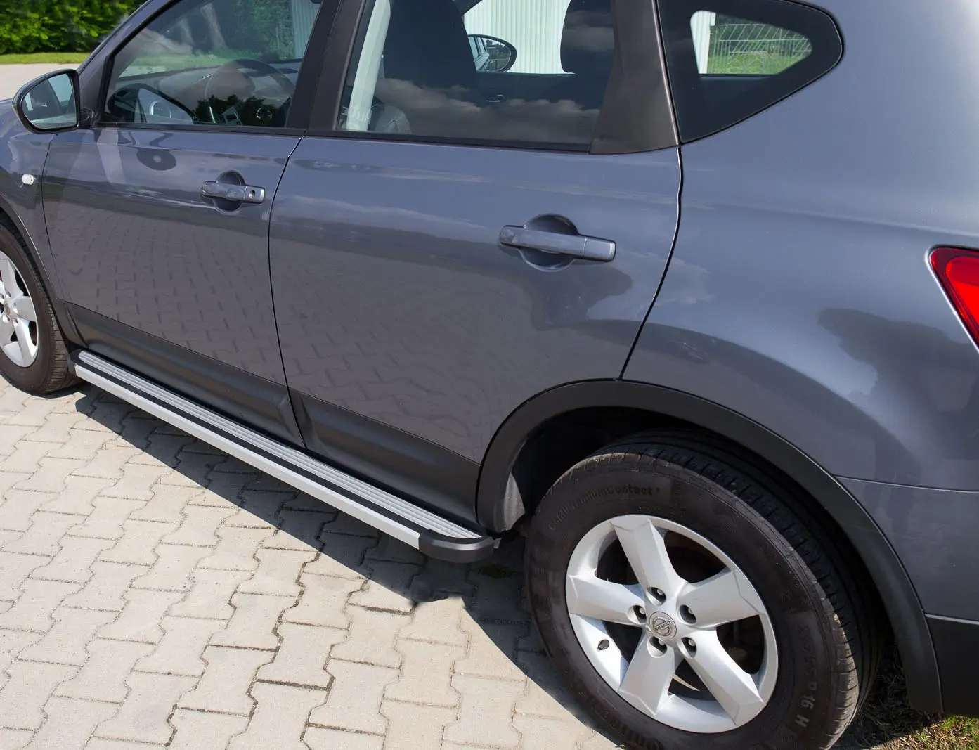 Stigtrinn Nissan Qashqai (J10) 2007 - 2013