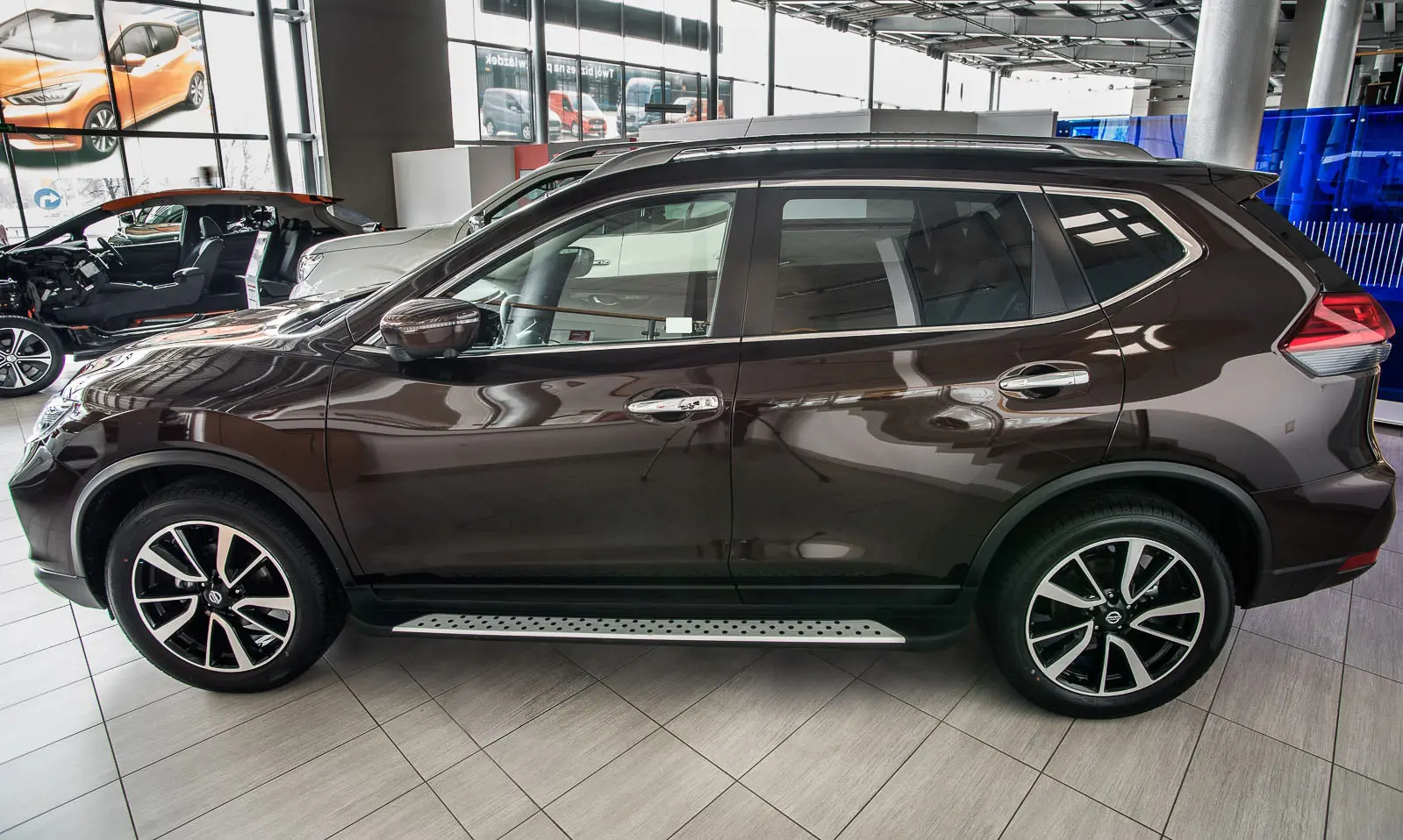 Stigtrinn Nissan X-Trail III (T32) 2013 - 2021 – bilde 3
