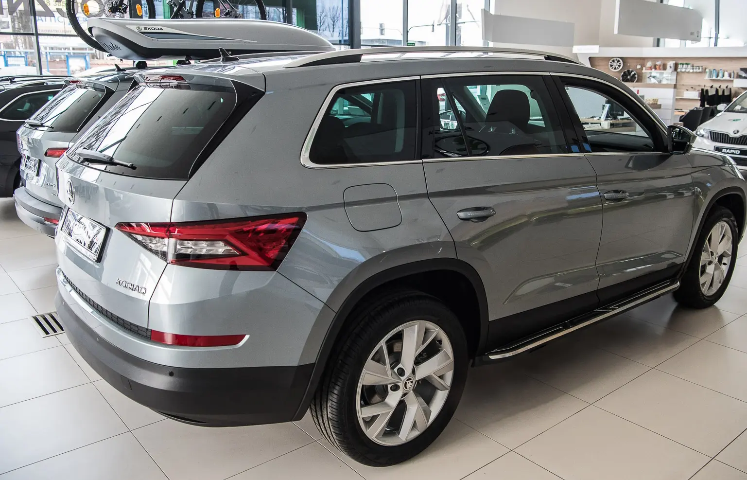 Stigtrinn Škoda Kodiaq I 2016 - 2024 – bilde 3