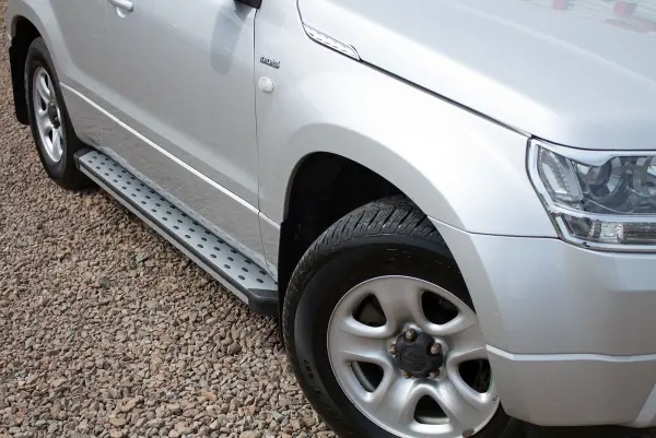 Stigtrinn Suzuki Grand Vitara II 2005-2014