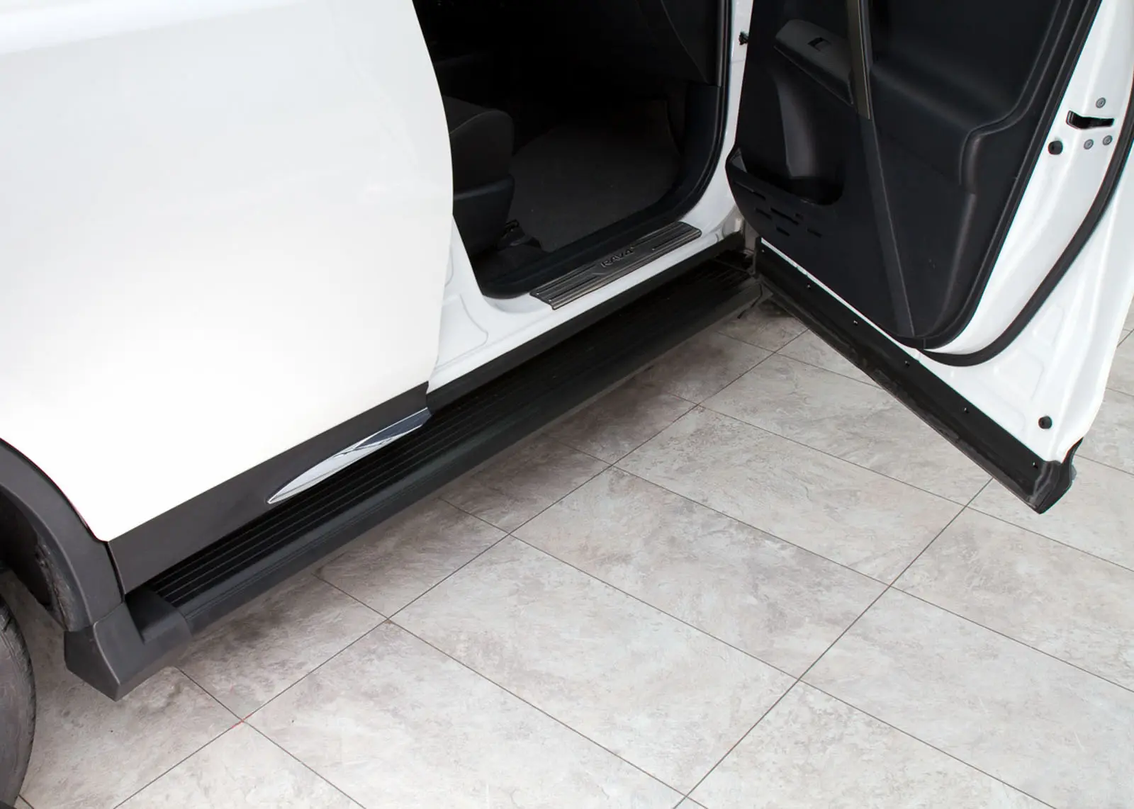Stigtrinn Toyota RAV4 IV 2013 - 2015 – bilde 3