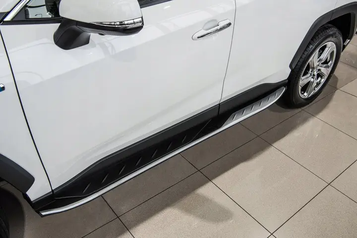 Stigtrinn Toyota RAV4 V 2019 -> / Toyota RAV4 Plug-in Hybrid 2020 ->