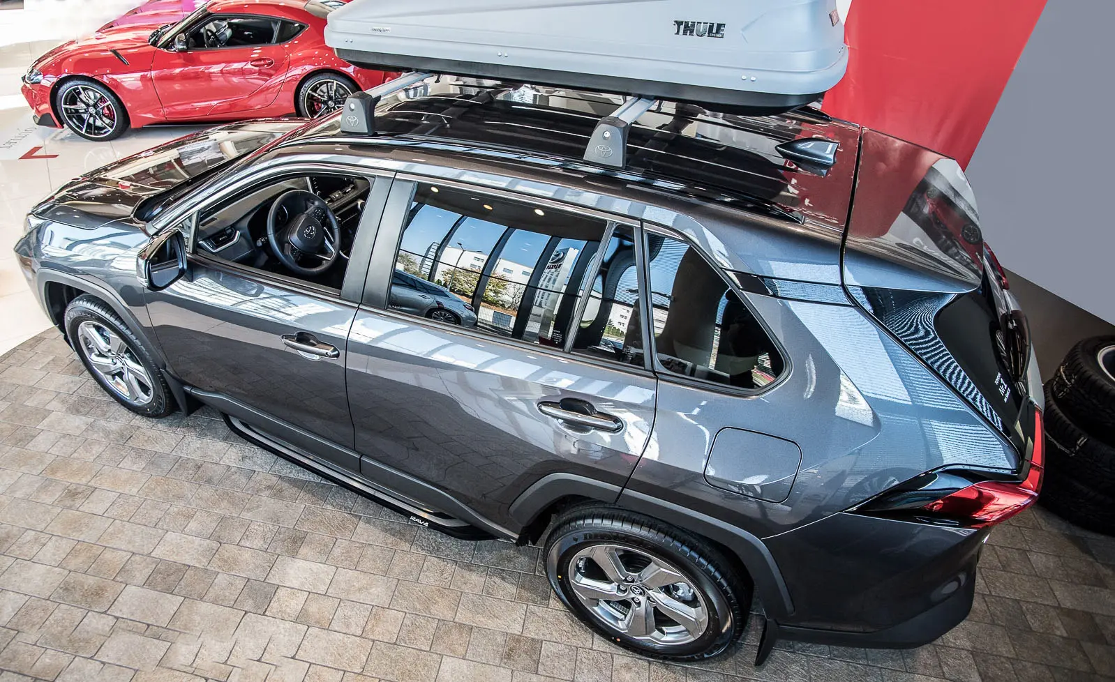 Stigtrinn Toyota RAV4 V 2019 -> / Toyota RAV4 Plug-in Hybrid 2020 -> – bilde 4