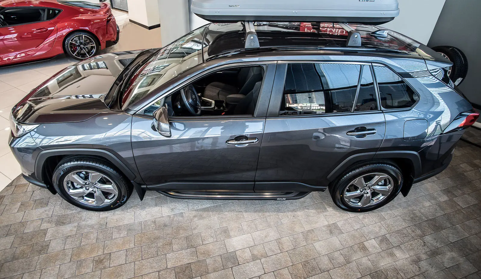 Stigtrinn Toyota RAV4 V 2019 -> / Toyota RAV4 Plug-in Hybrid 2020 -> – bilde 5