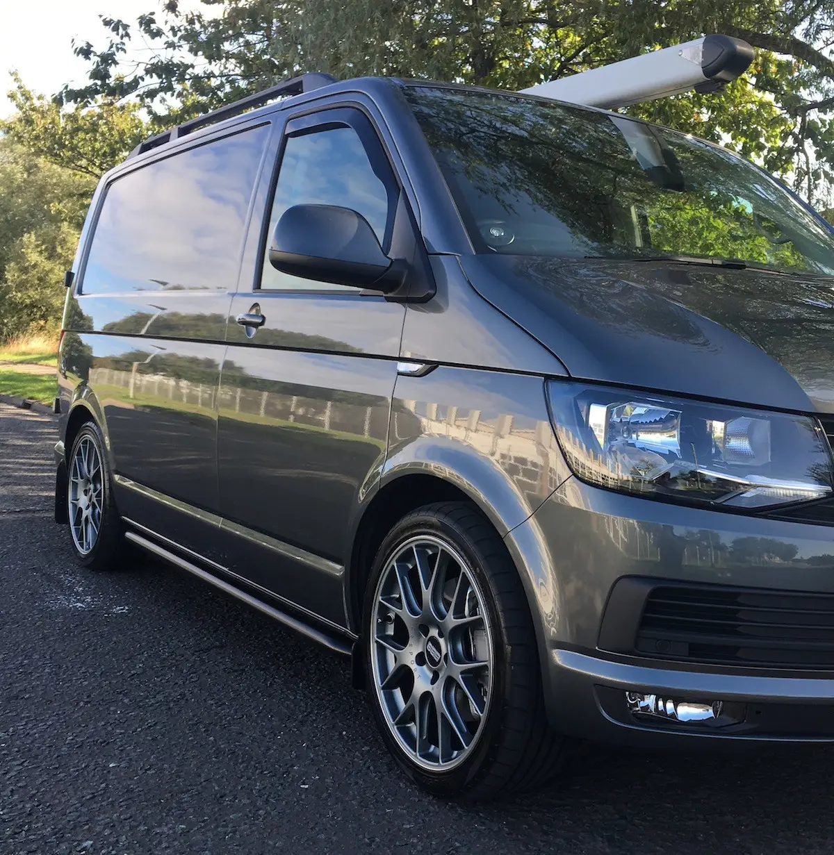 Stigtrinn VW T6 2015 - 2019 / VW T.6 2019 -2023 │ (SWB - kort) Black Edition