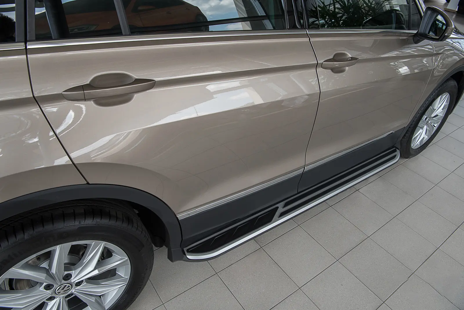 Stigtrinn VW Tiguan II 2016 - 2024