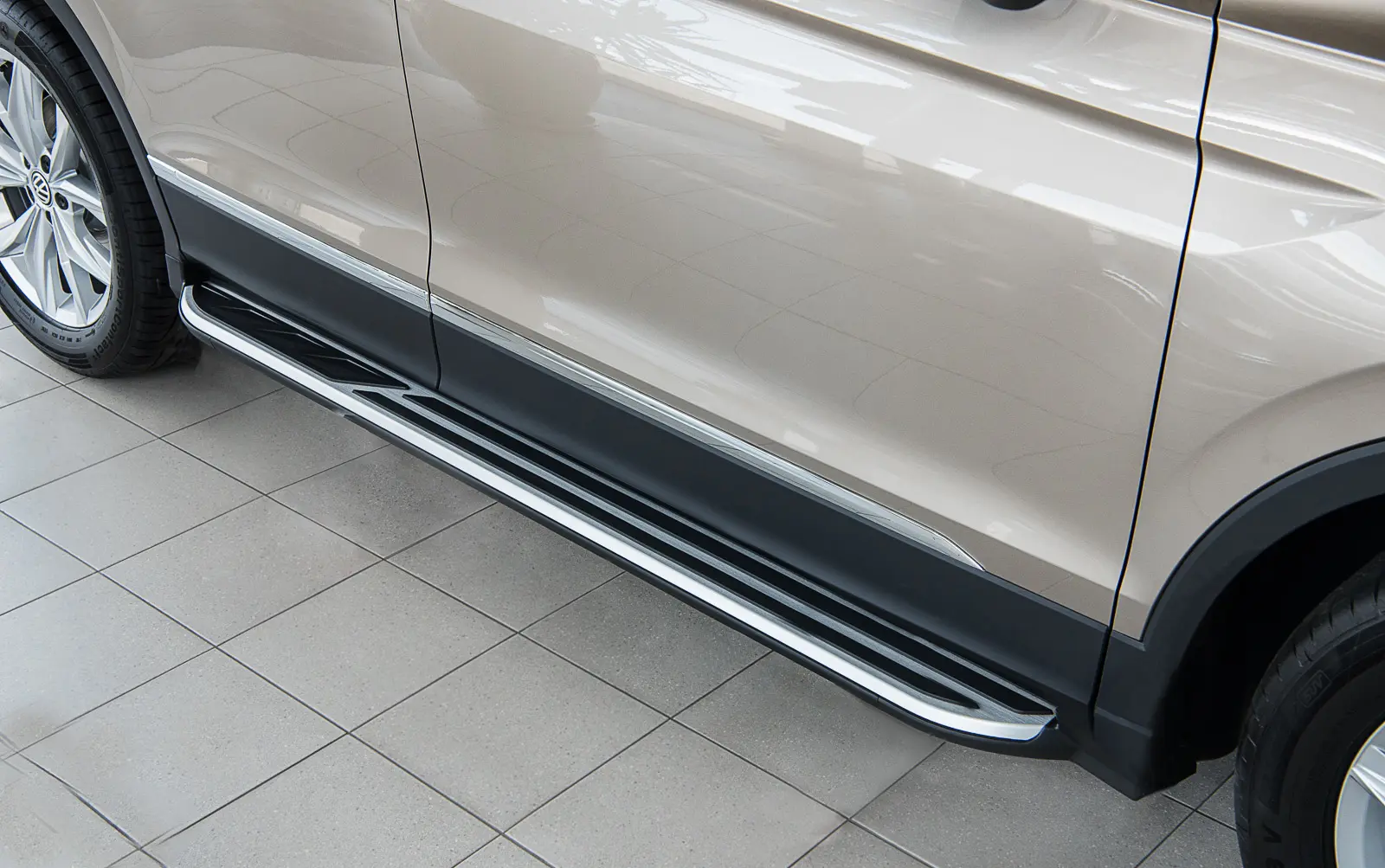 Stigtrinn VW Tiguan II 2016 - 2024 – bilde 2