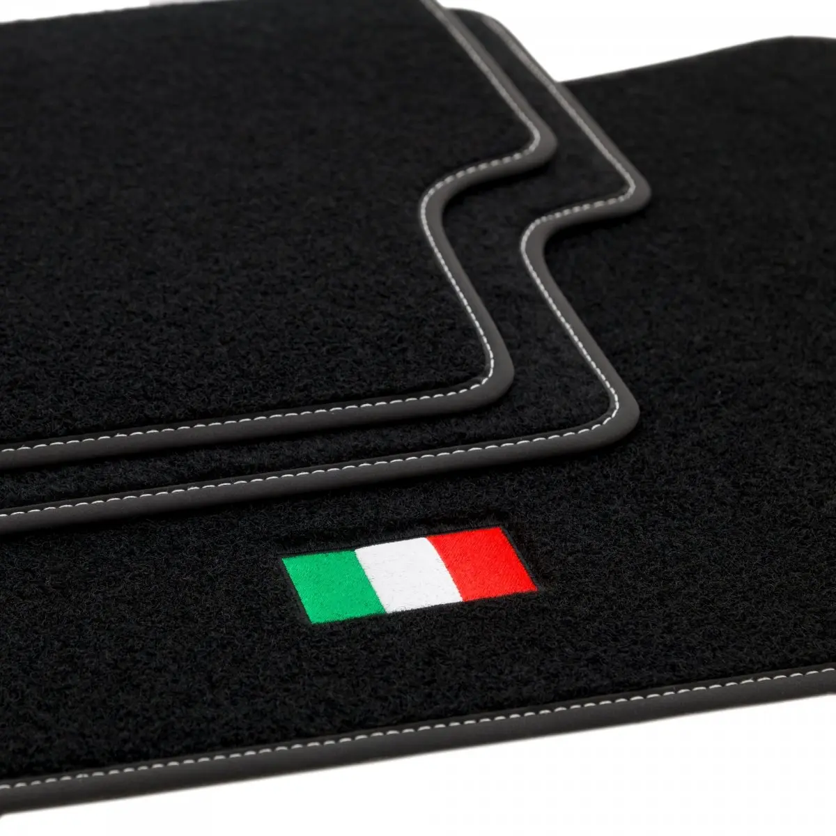 Stoffmatter Alfa Romeo Giulia 2016 -> │ Italy Club Style Velour Floor Mats – bilde 3