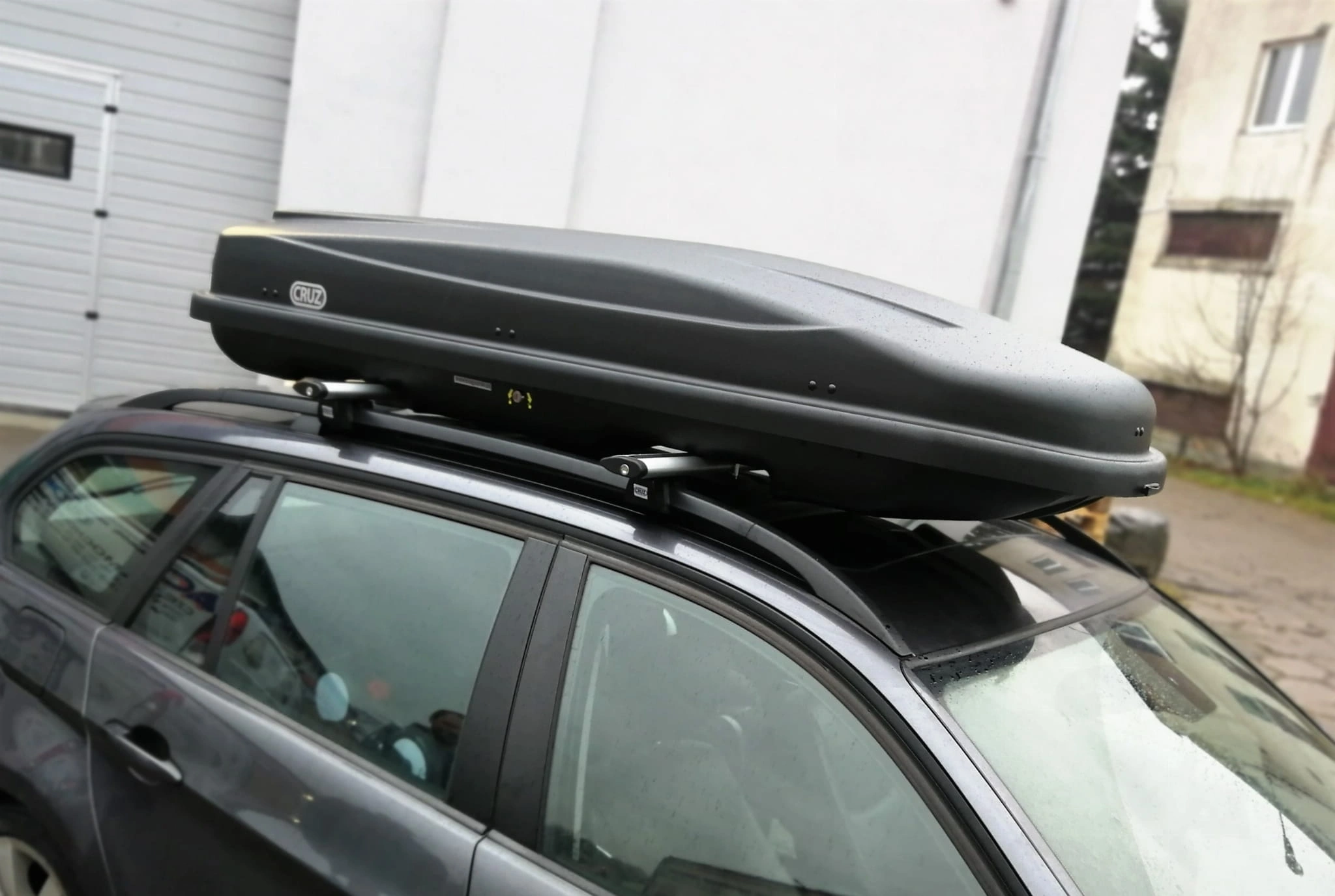 Takboks Cruz Xtreme 450 Dual Open │ Skiboks Roof Box Anthracite Edition - 450 L – bilde 7