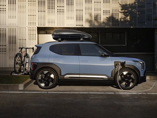 Takboks Kia │ Roof Box 330 Quick Attachment System - Skiboks Black Edition – bilde 9