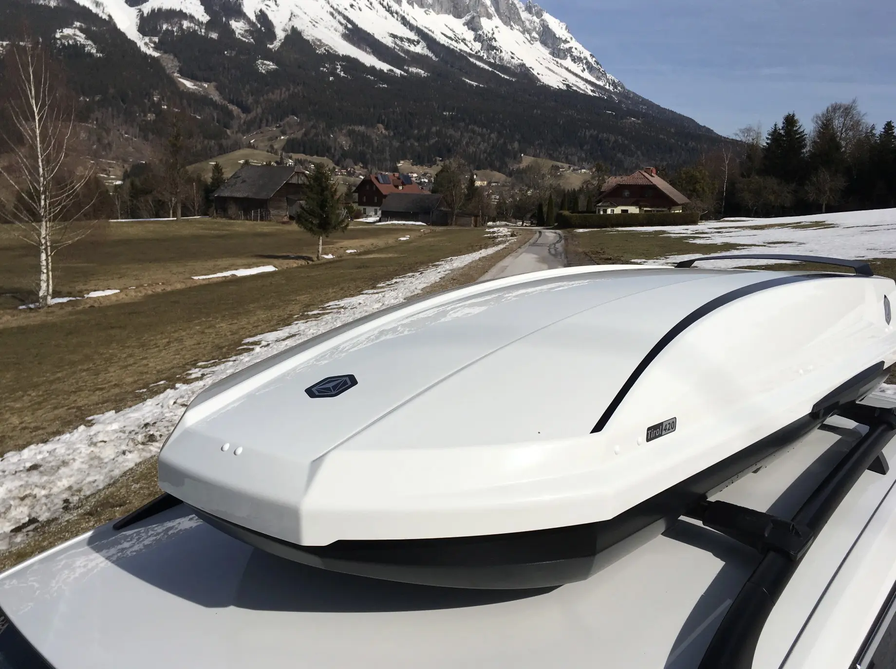 Takboks Turtle Tirol 420 Hvit │ Skiboks Roof Box 420 - White Piano Edition Image 3