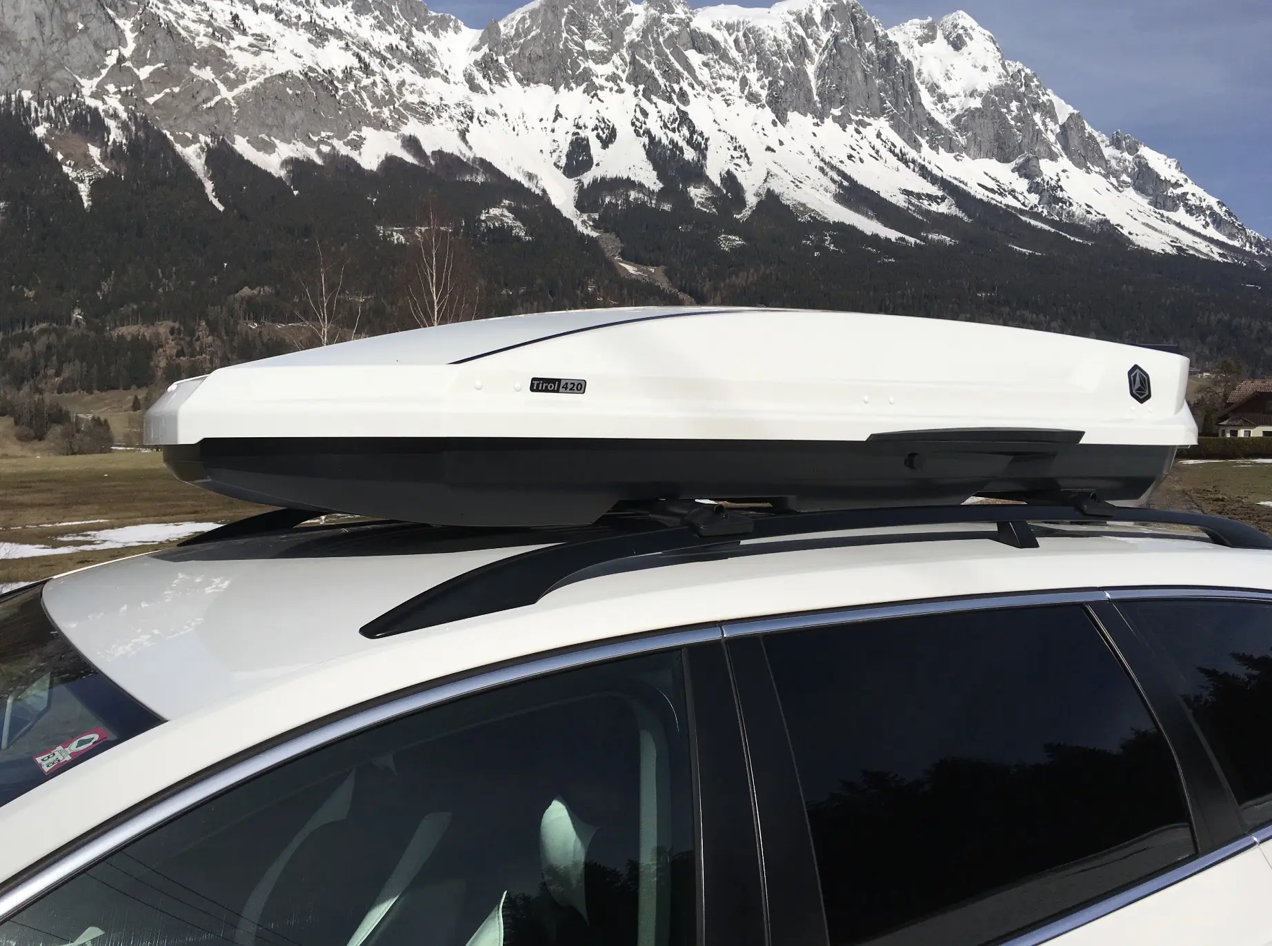 Takboks Turtle Tirol 420 Hvit │ Skiboks Roof Box 420 - White Piano Edition Image 4