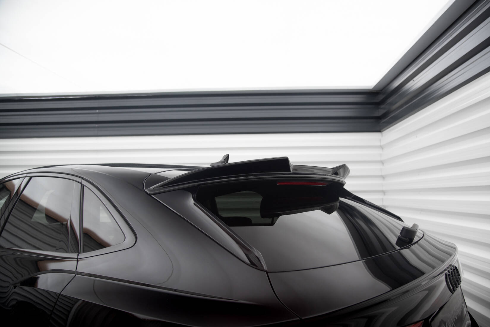 Takspoiler Audi Q3 Sportback F3 2019 - 2025 | 3D Glossy Black Edition – bilde 2