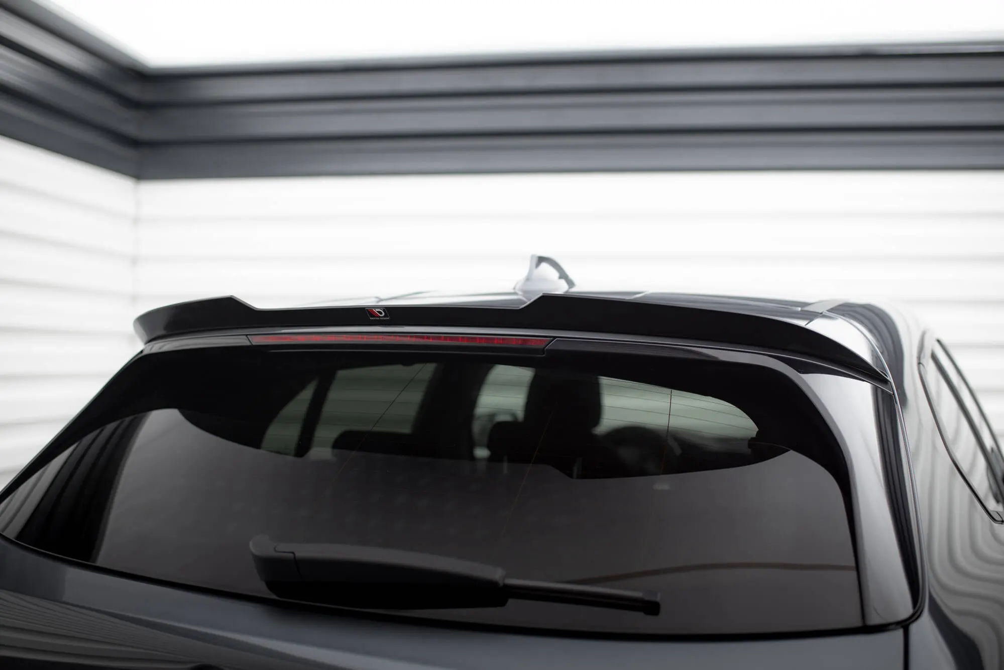 Takspoiler BMW 1 (F40) 2019 - 2024 | Glossy Black Edition – bilde 2