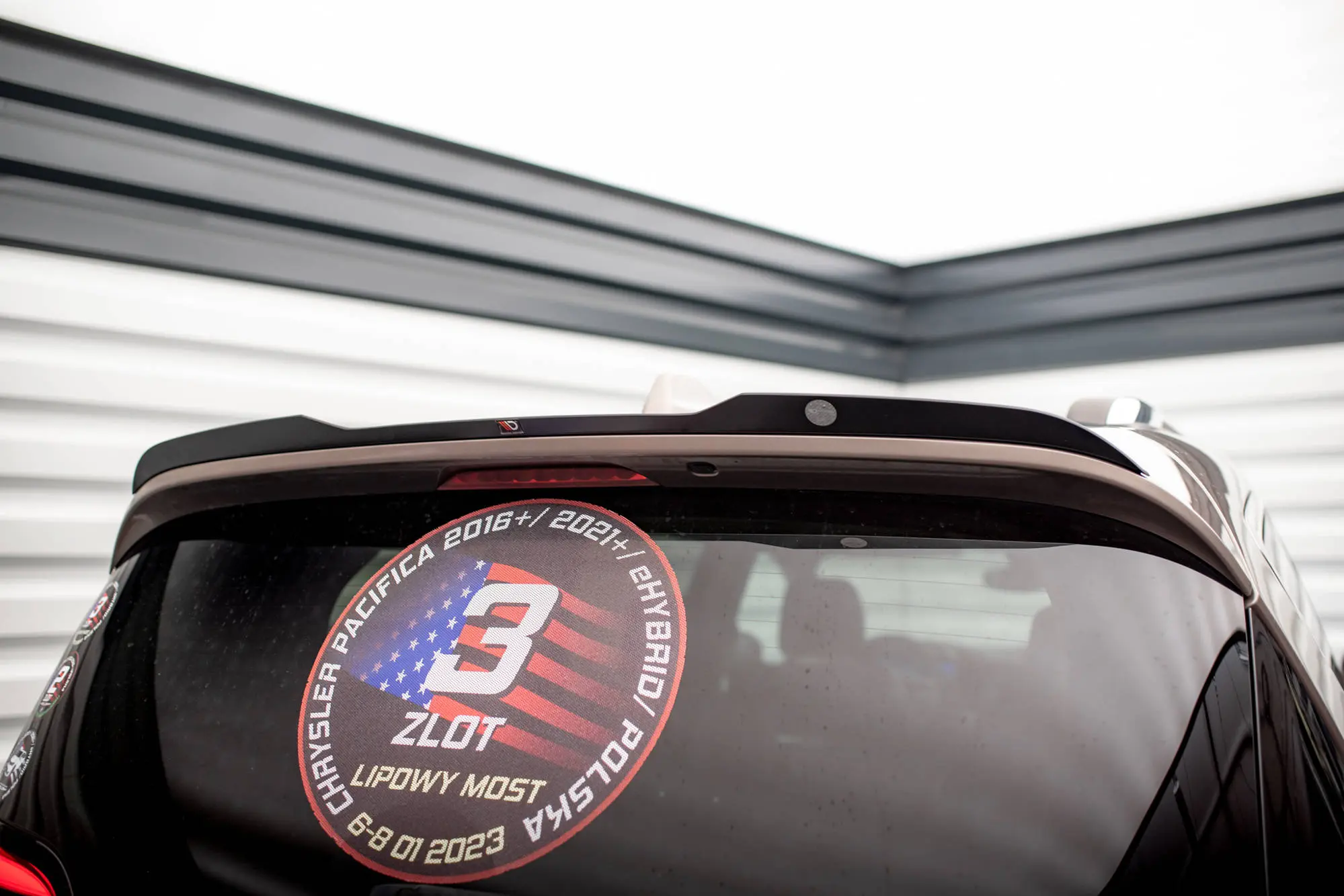 Takspoiler Chrysler Pacifica II 2016-2020 | Glossy Black Edition
