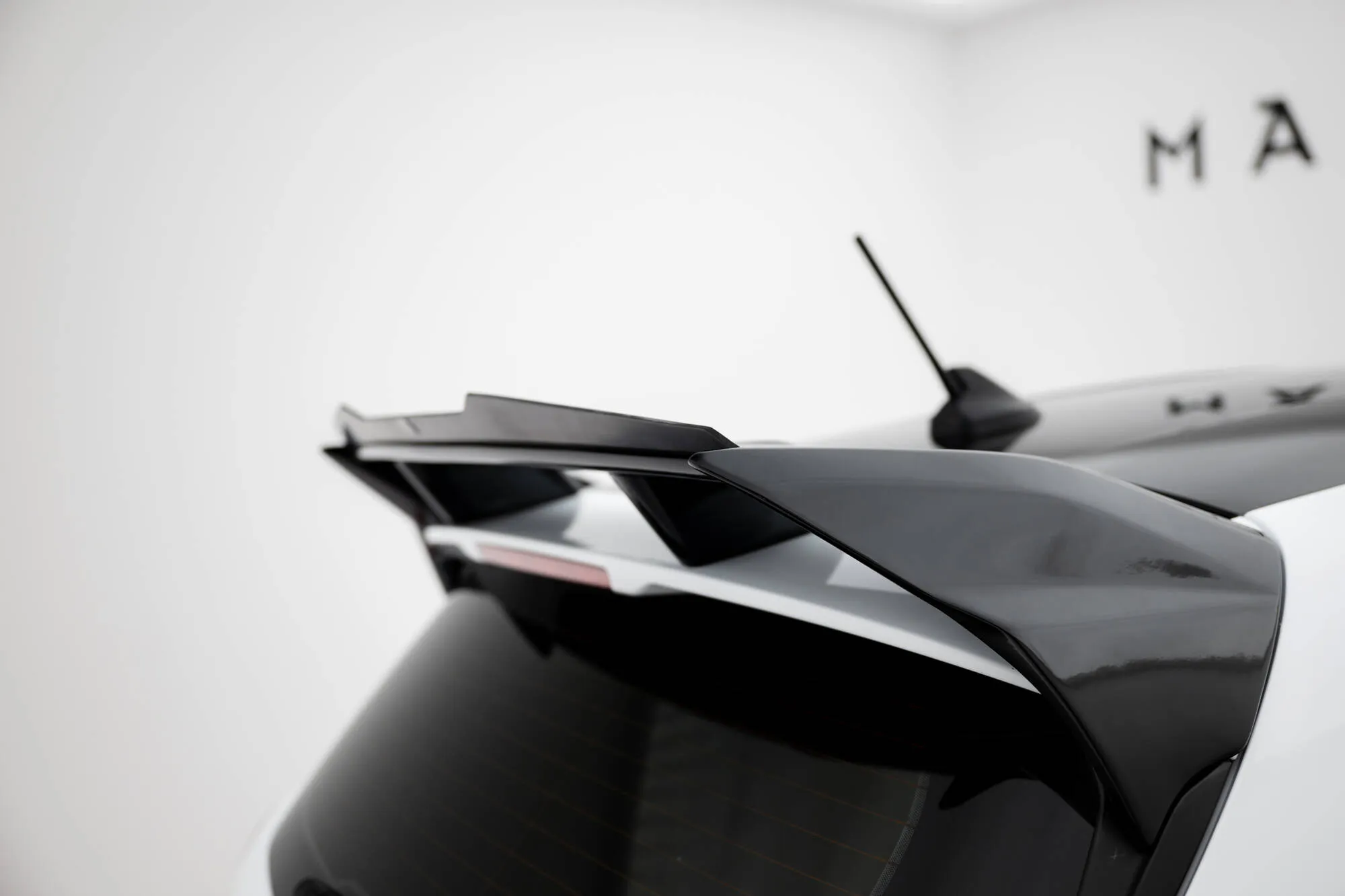 Takspoiler Ford Fiesta Mk7 2016 - 2023 | Glossy Black Edition – bilde 3