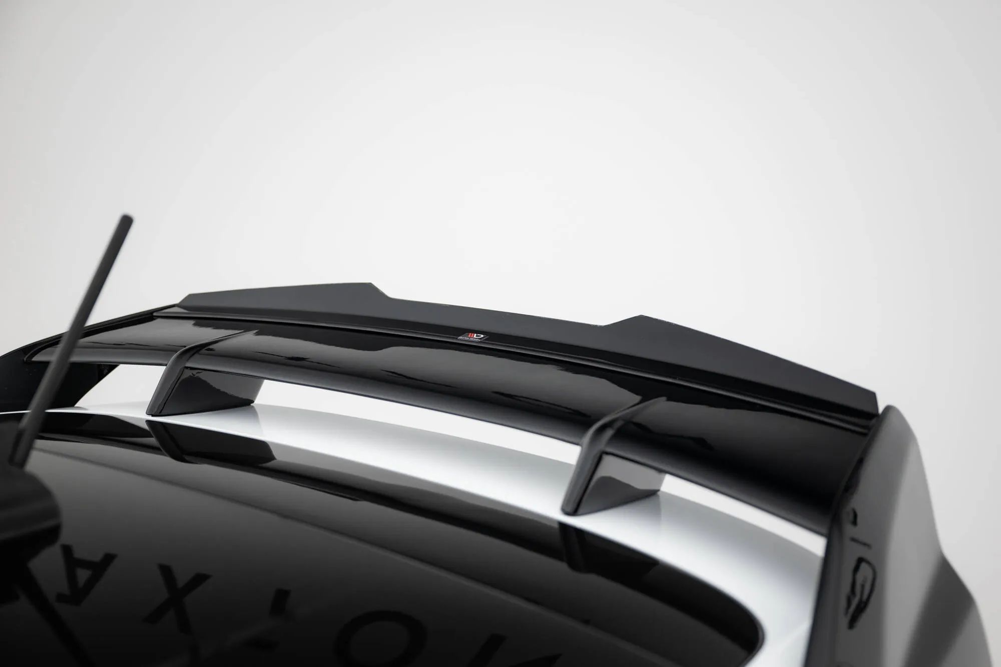 Takspoiler Ford Fiesta Mk7 2016 - 2023 | Glossy Black Edition – bilde 4