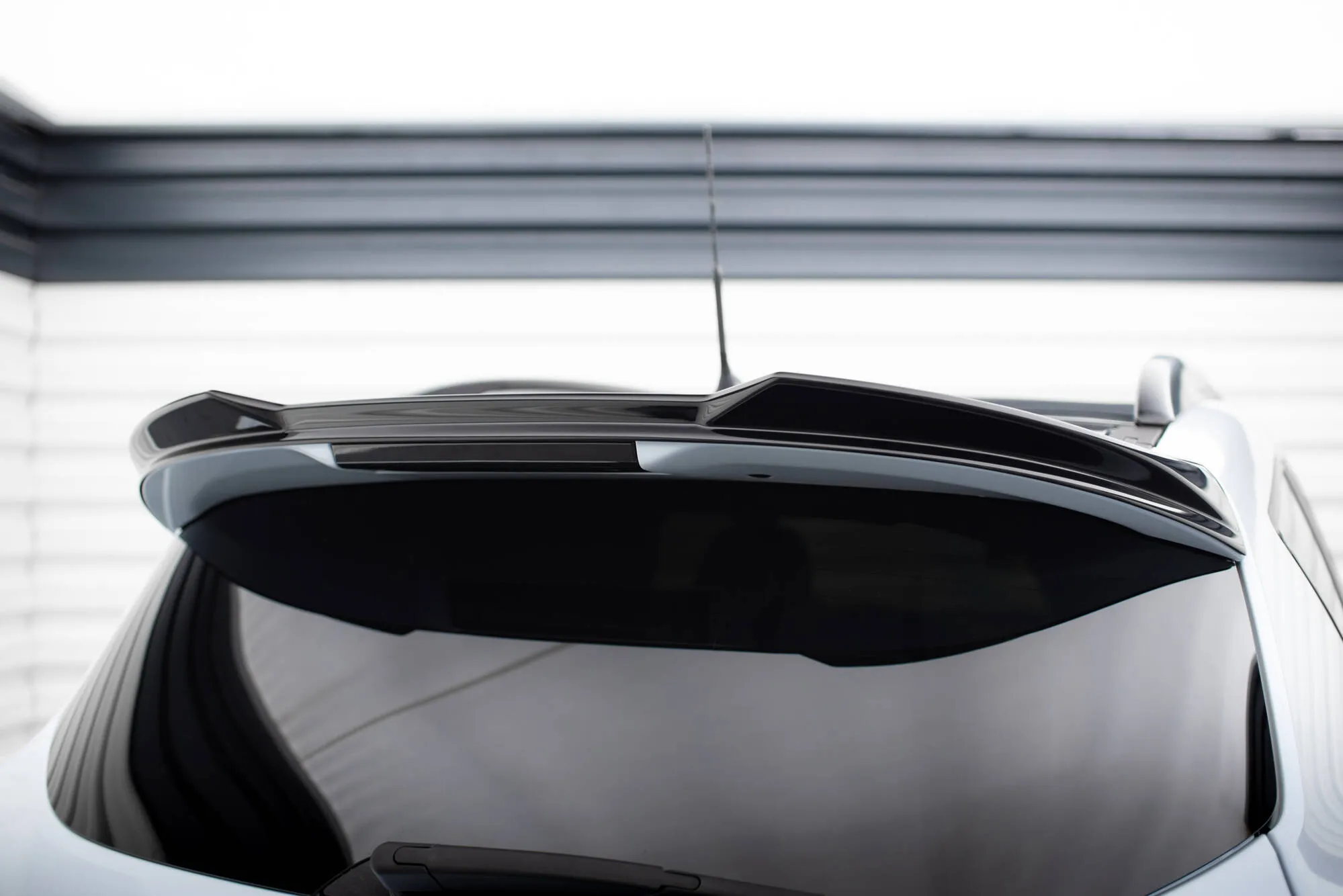 Takspoiler Ford Kuga ST I 2008 - 2013 | Glossy Black Edition