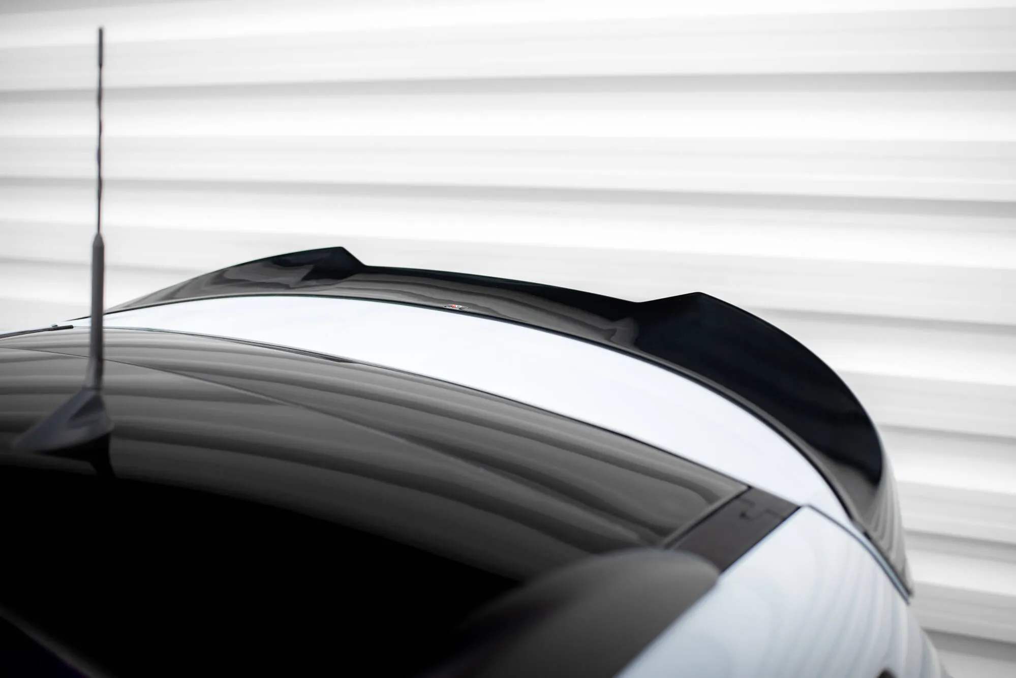 Takspoiler Ford Kuga ST I 2008 - 2013 | Glossy Black Edition – bilde 3