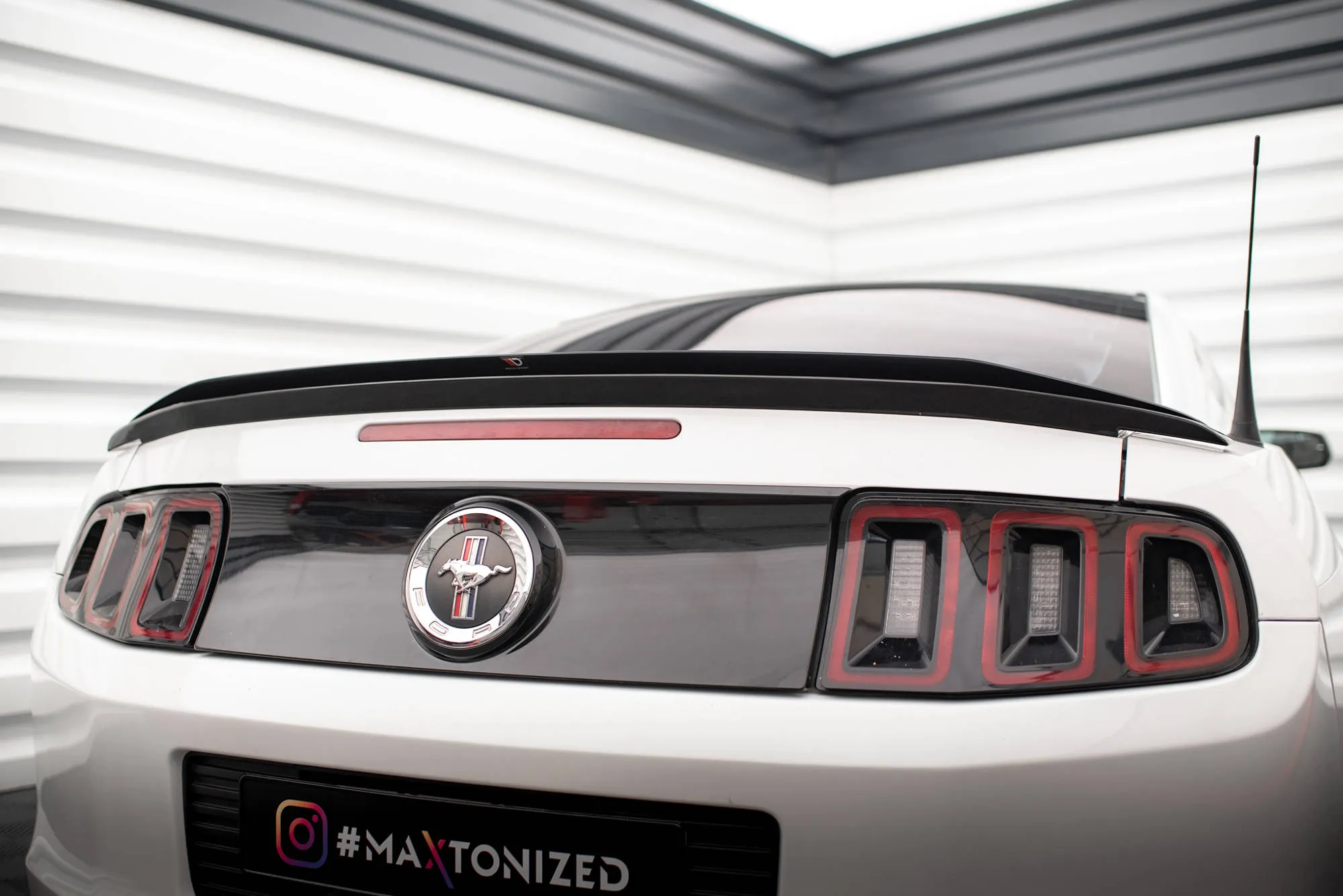 Takspoiler Ford Mustang Mk5 Facelift 2009 - 2014 | Glossy Black Edition