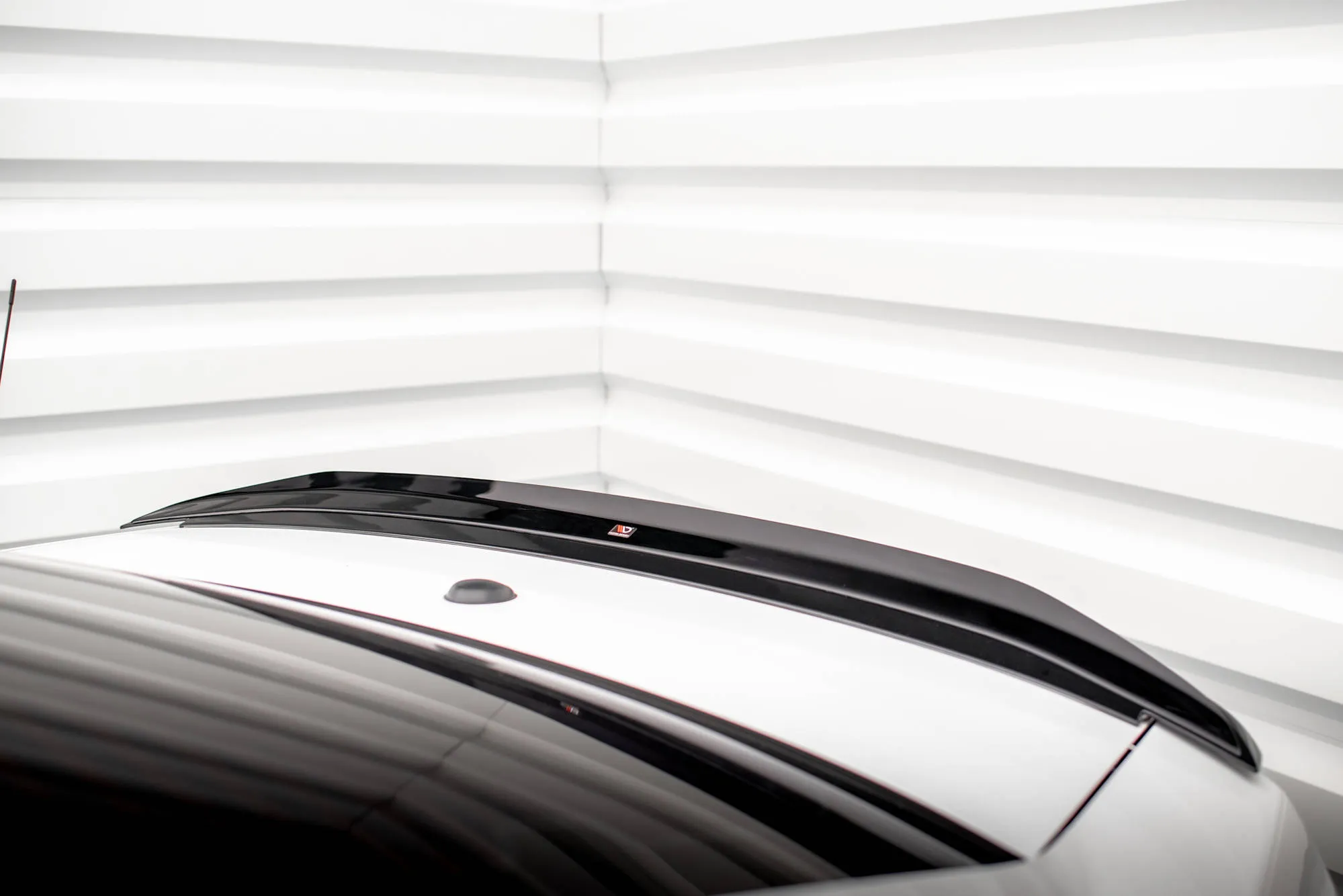 Takspoiler Ford Mustang Mk5 Facelift 2009 - 2014 | Glossy Black Edition – bilde 3