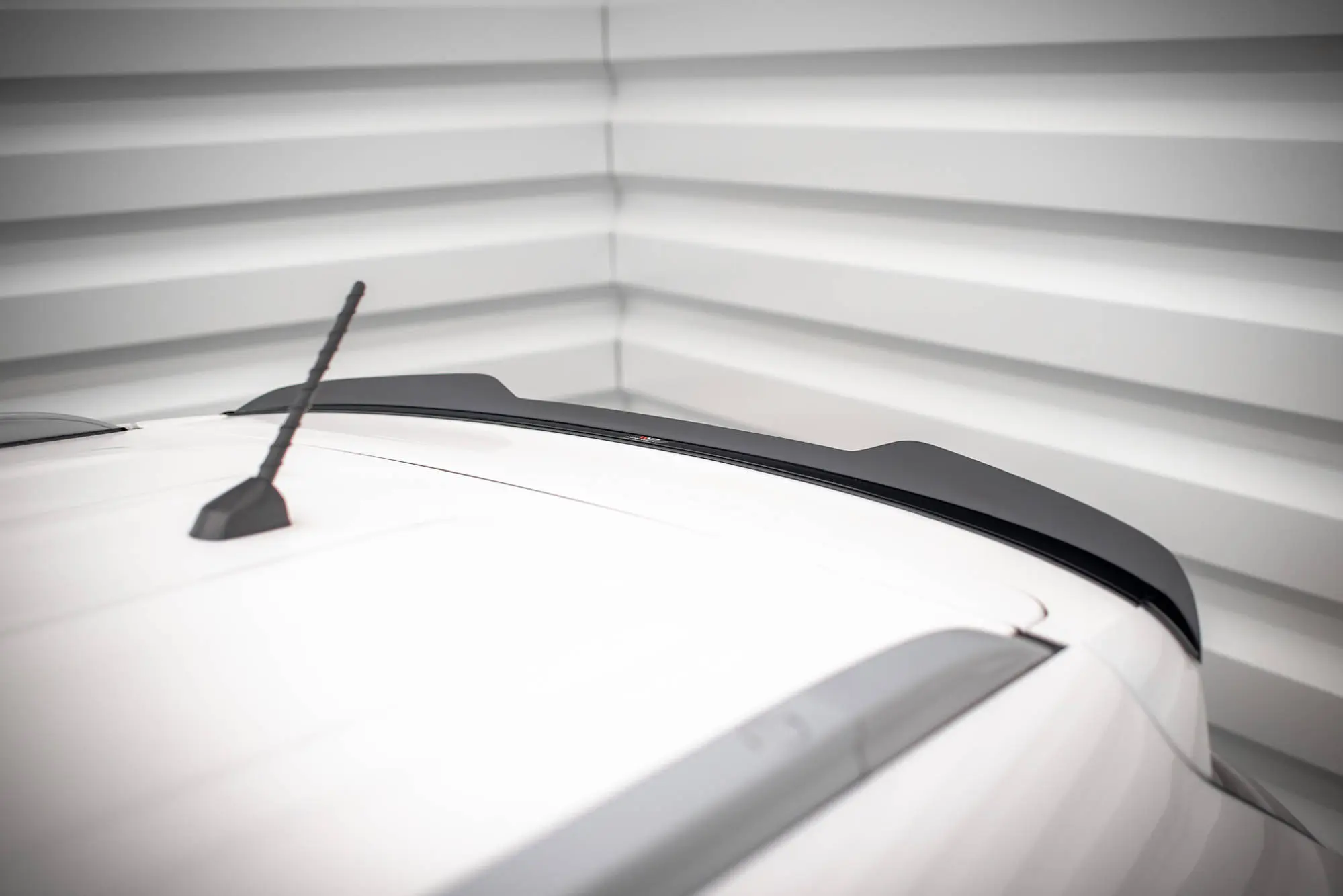 TAKSPOILER Hyundai ix35 mk1 2009-2013 – bilde 3