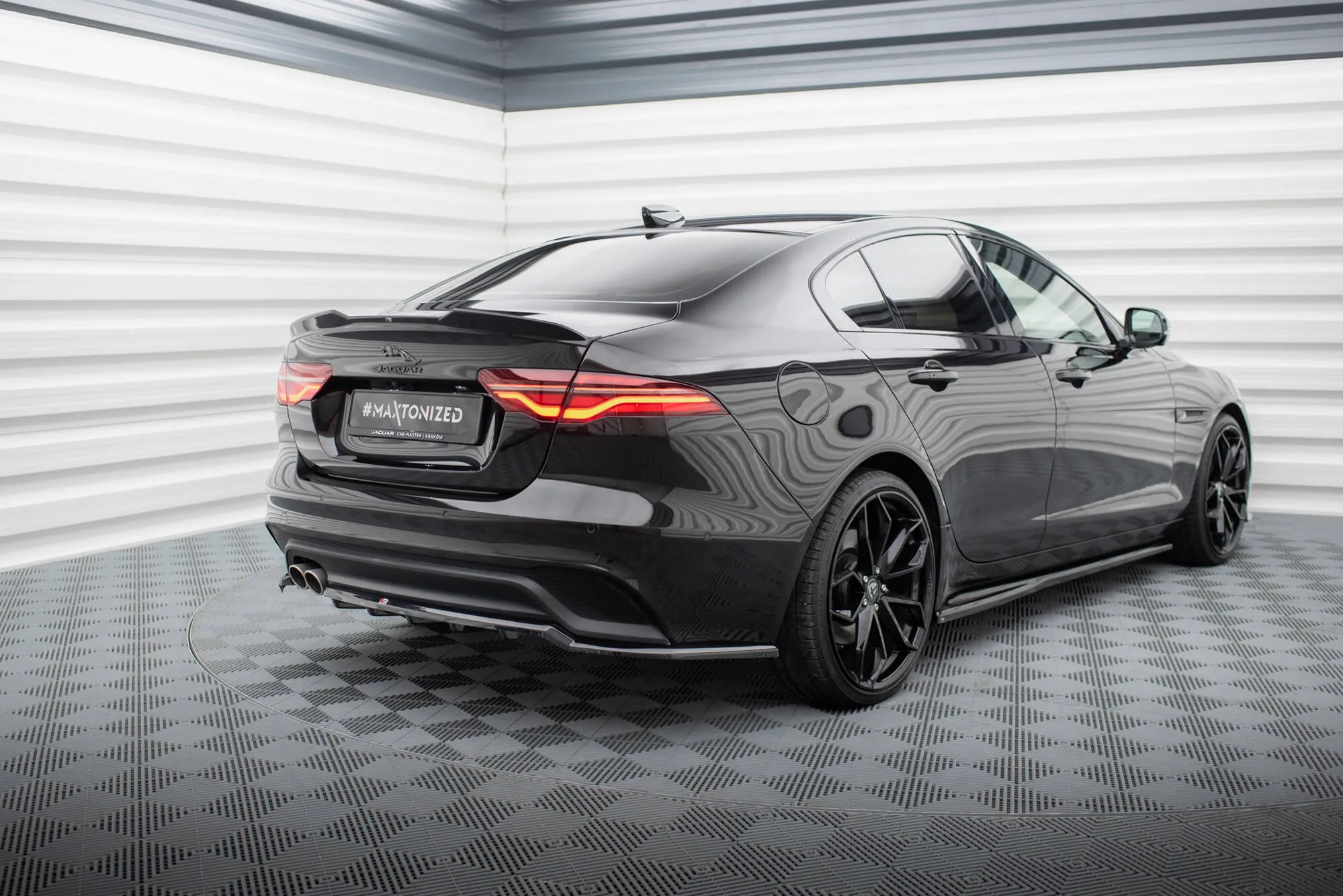Takspoiler Jaguar XE X760 Facelift 2019 - 2024 | Glossy Black Edition – bilde 2