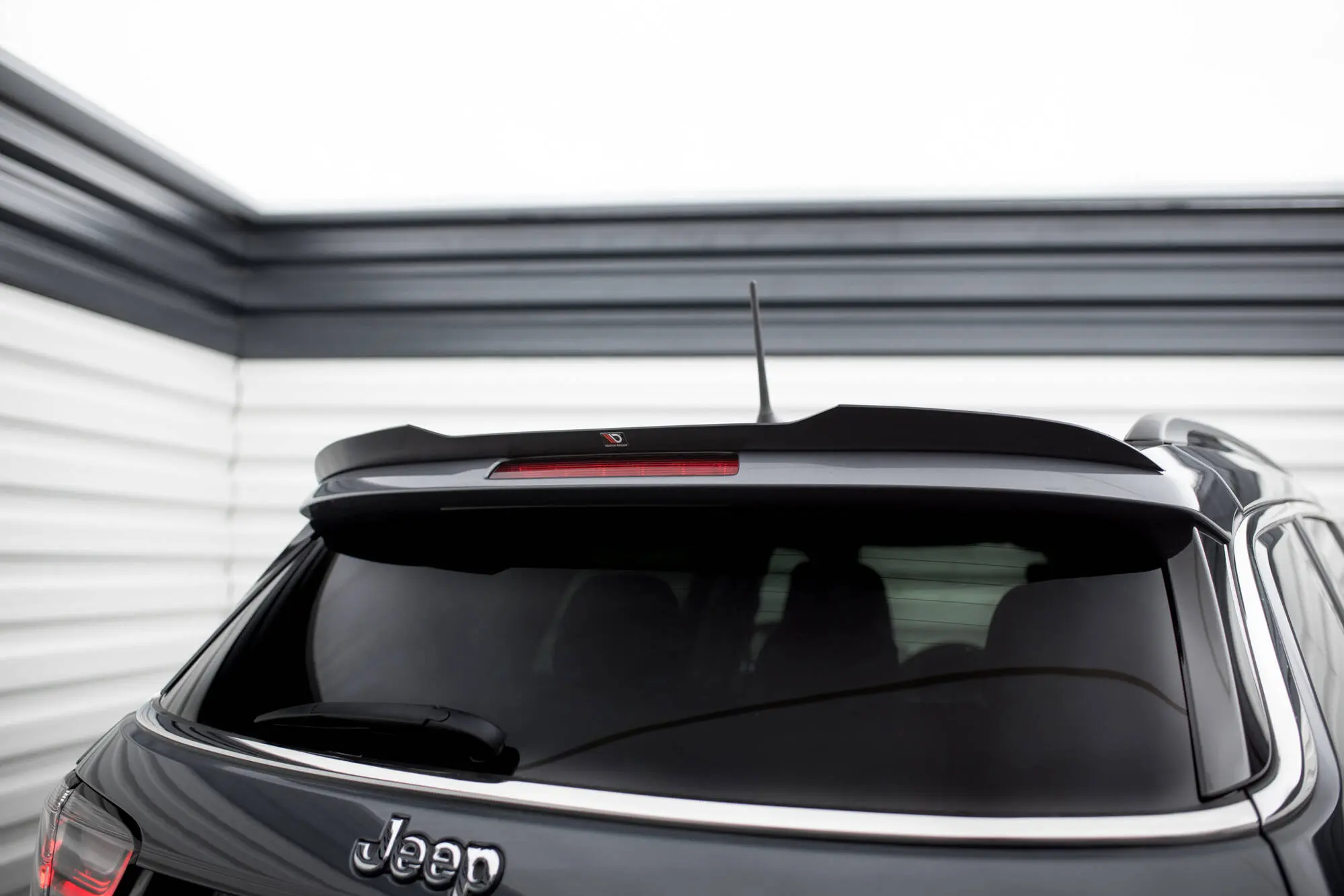 Takspoiler Jeep Compass II Limited Facelift 2020 -> | Glossy Black Edition – bilde 3