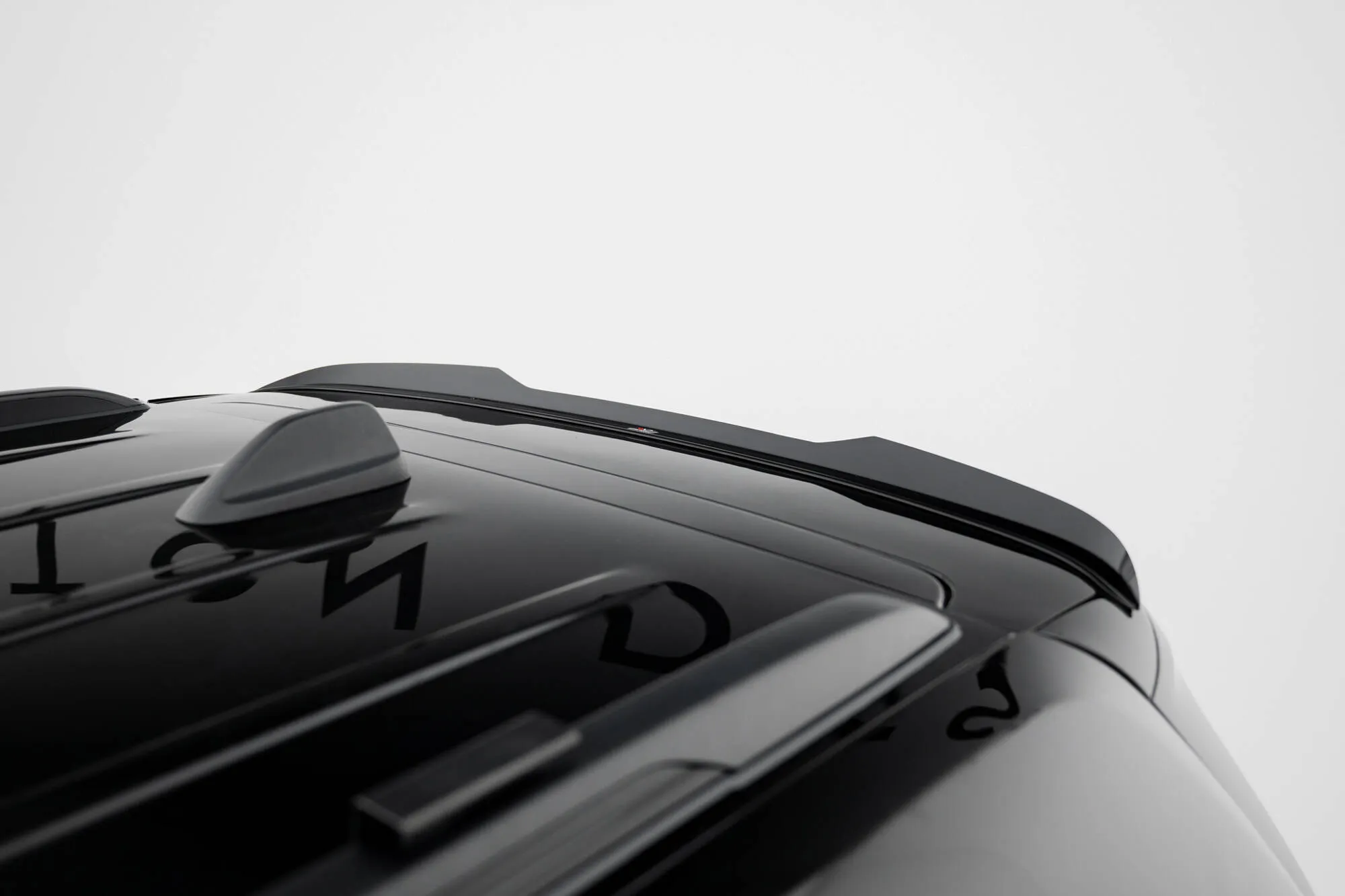 Takspoiler Jeep Grand Cherokee Trailhawk Mk5 2021 -> | Glossy Black Edition – bilde 3