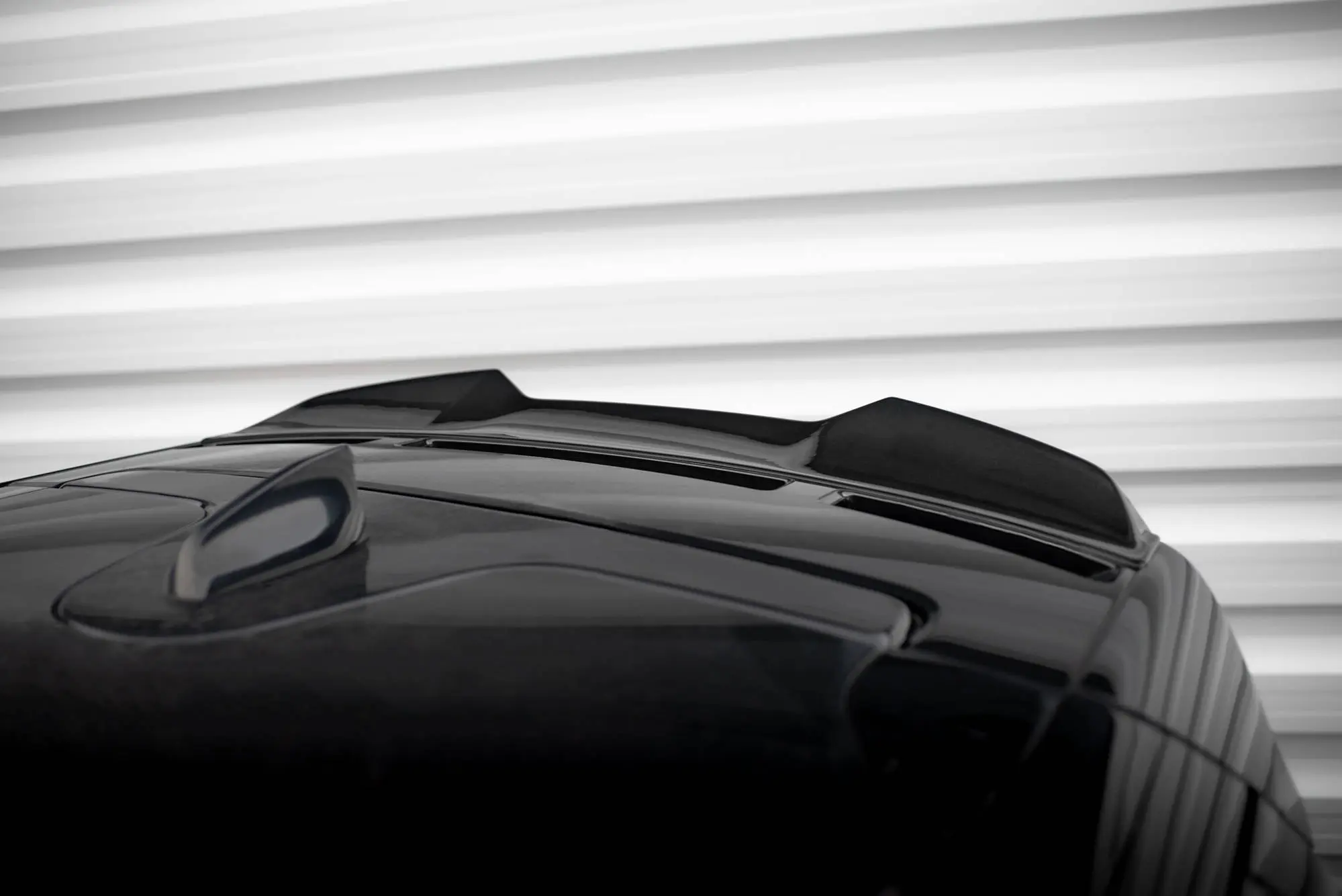 Takspoiler Land Rover Discovery 5 (L462) HSE 2016 ->  | 3D Glossy Black Edition – bilde 4