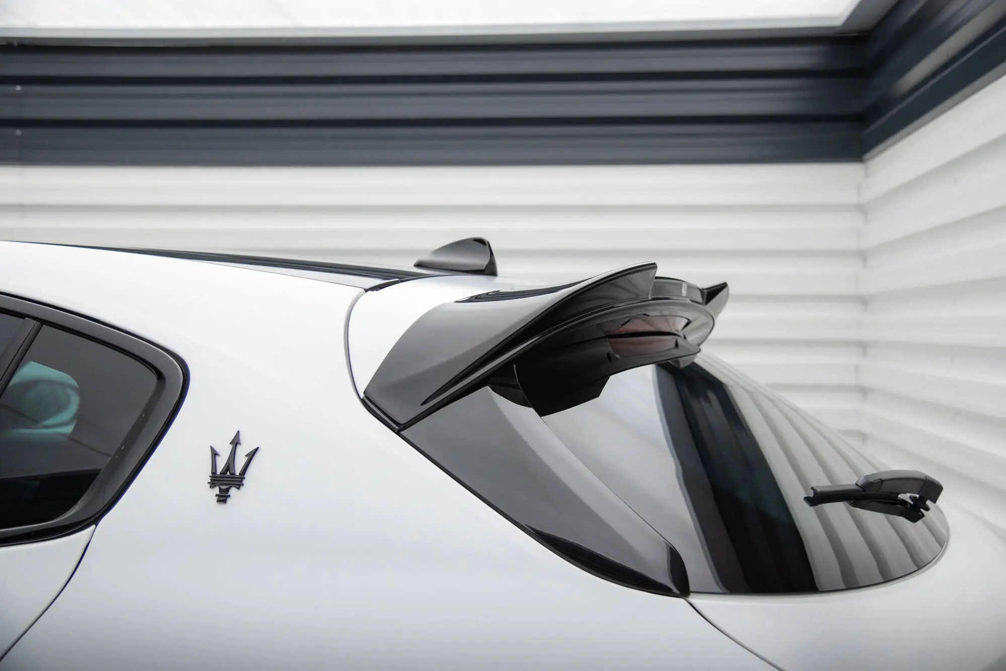 Takspoiler Maserati Grecale GT 2022 - > / Maserati Grecale Modena 2022 - > | 3D Glossy Black Edition – bilde 3