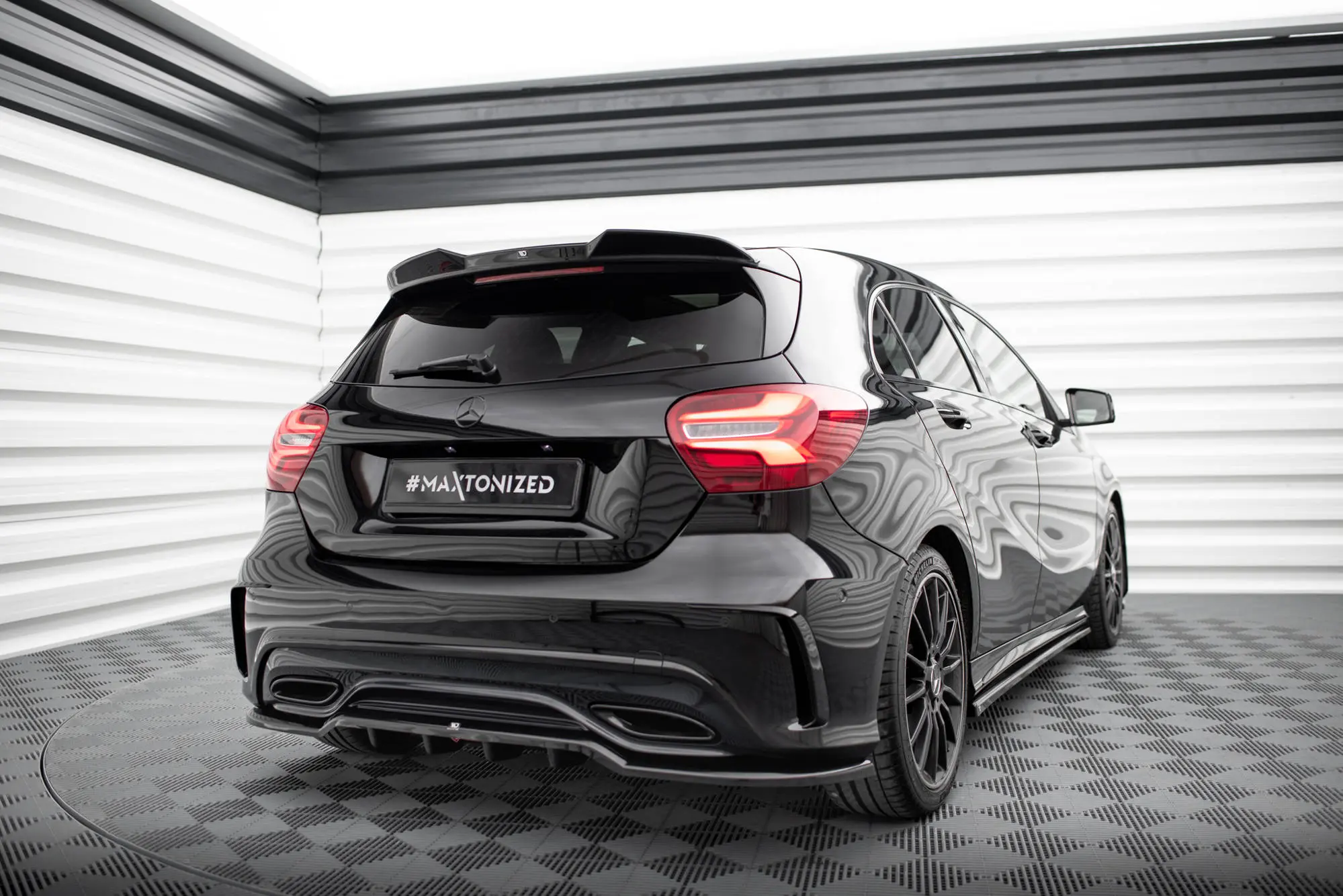 Takspoiler Mercedes-Benz A (W176) AMG-Line facelift 2015 - 2018  | 3D Glossy Black Edition – bilde 2