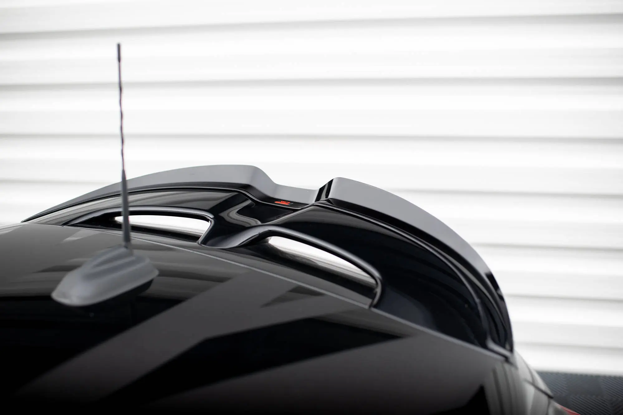 Takspoiler MINI Cooper S (F56) John Cooper Works Facelift 2021 - 2024 | Glossy Black Edition – bilde 3