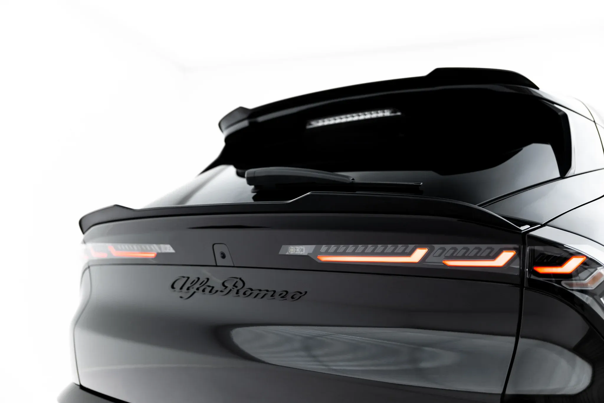 Takspoiler (nedre) Alfa Romeo Junior I 2024 -> | Glossy Black Edition