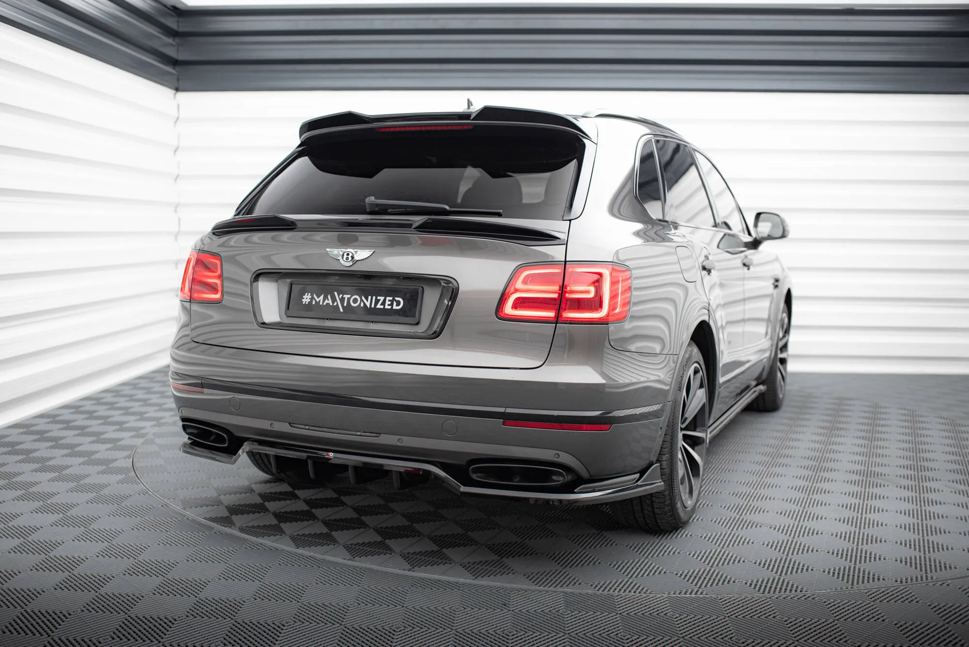 Takspoiler (nedre) Bentley Bentayga Mk1 2015 - 2020 | Glossy Black Edition – bilde 4